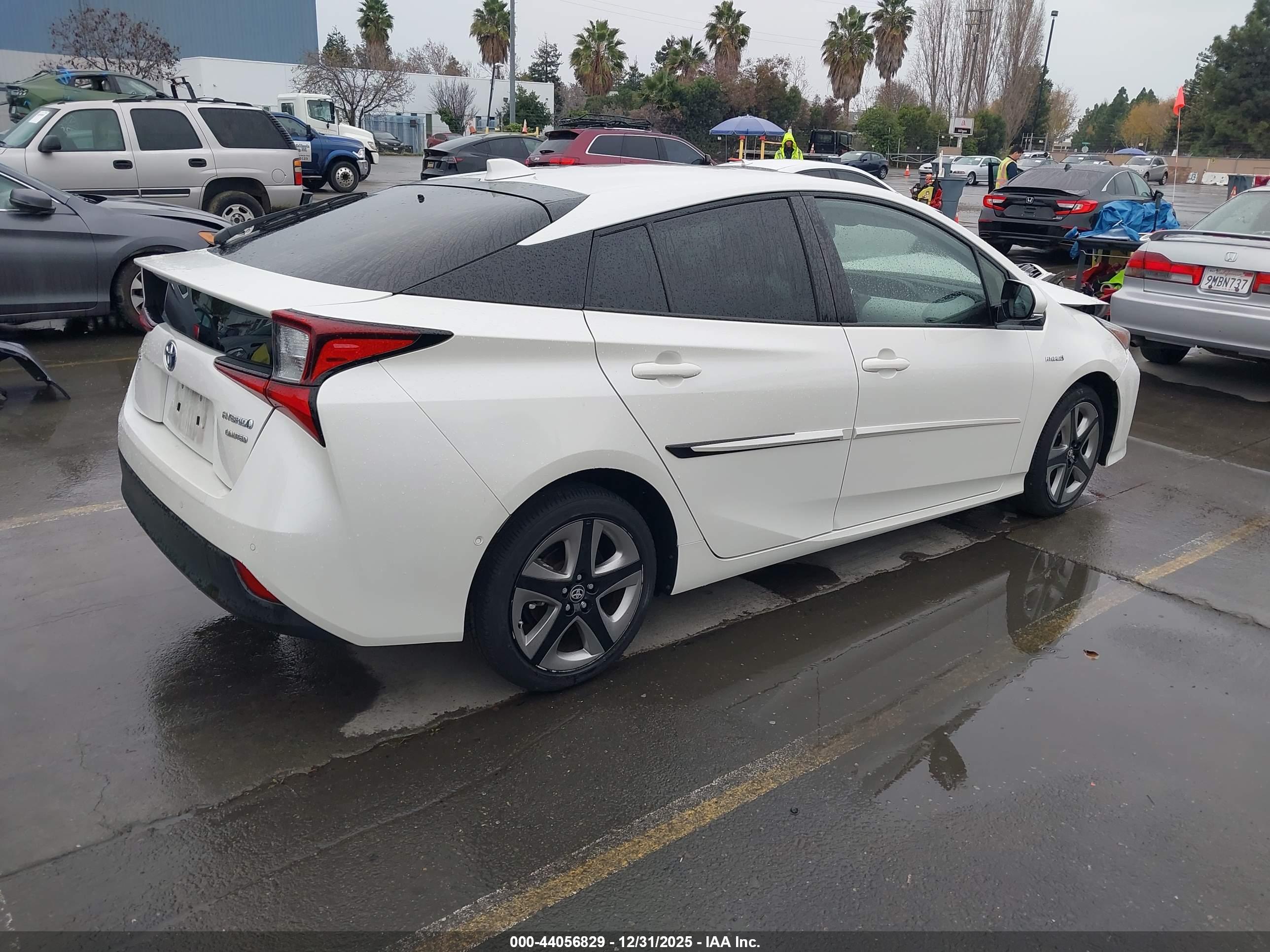 TOYOTA PRIUS image 4