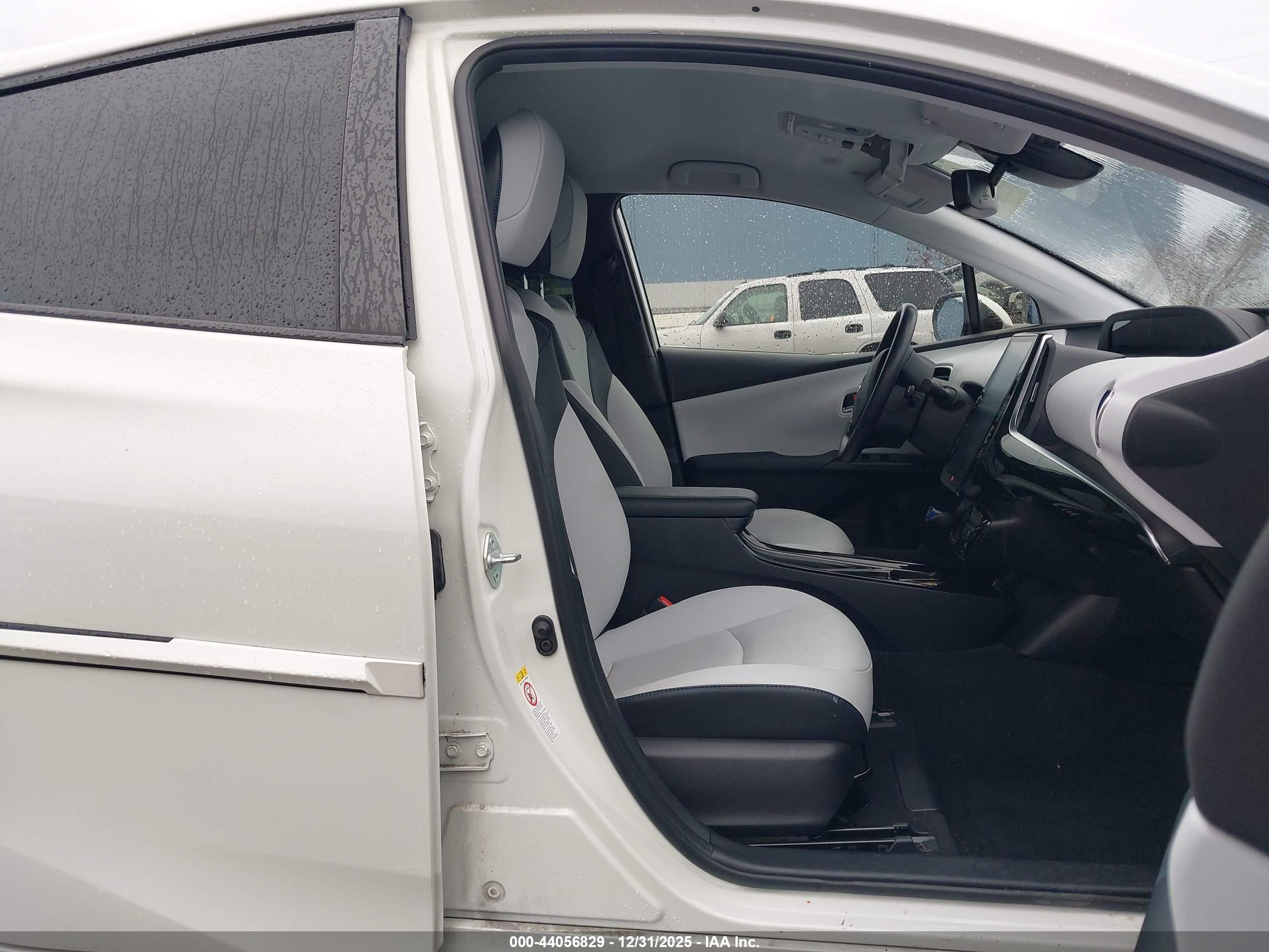TOYOTA PRIUS image 5