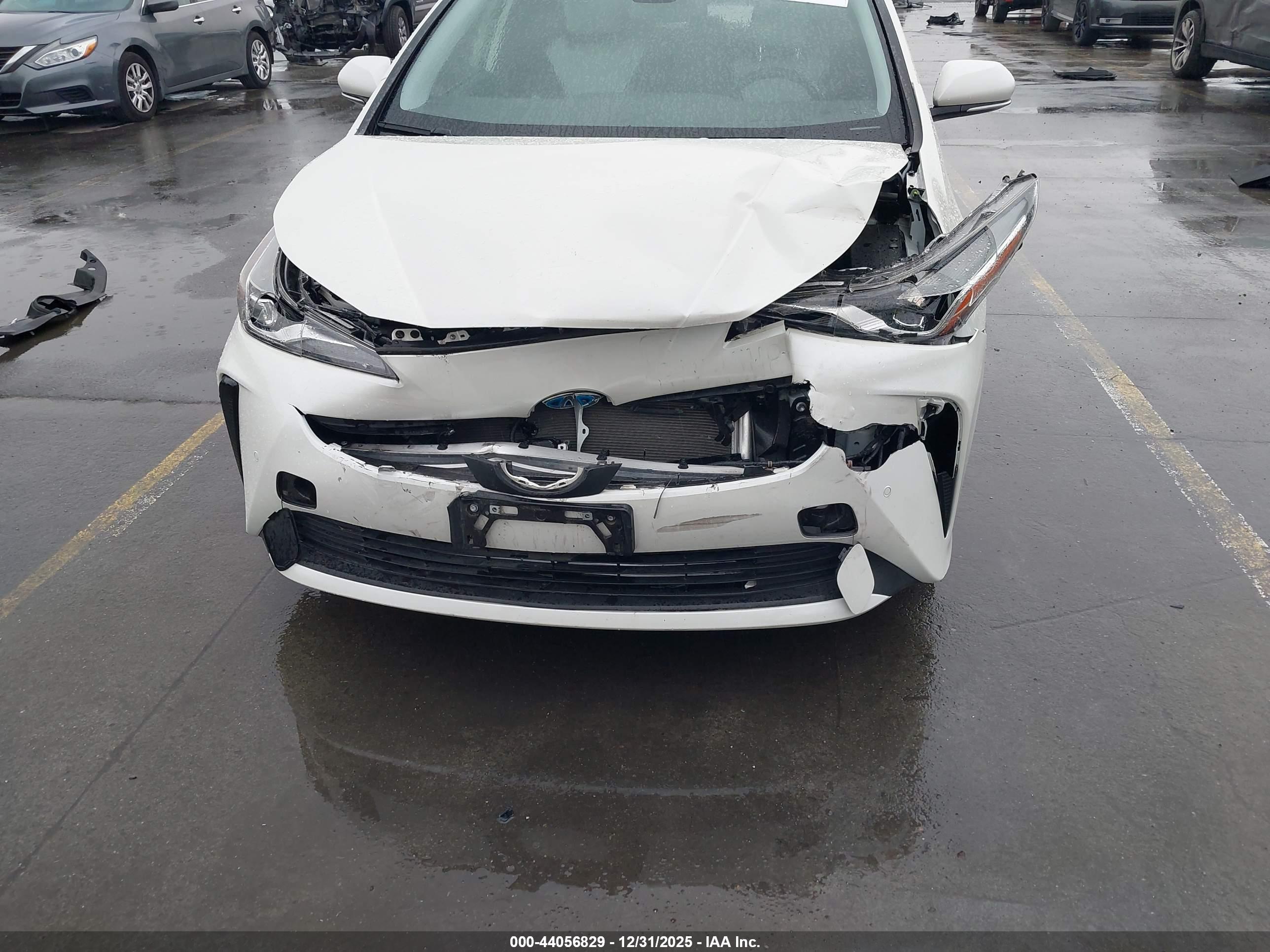 TOYOTA PRIUS image 6