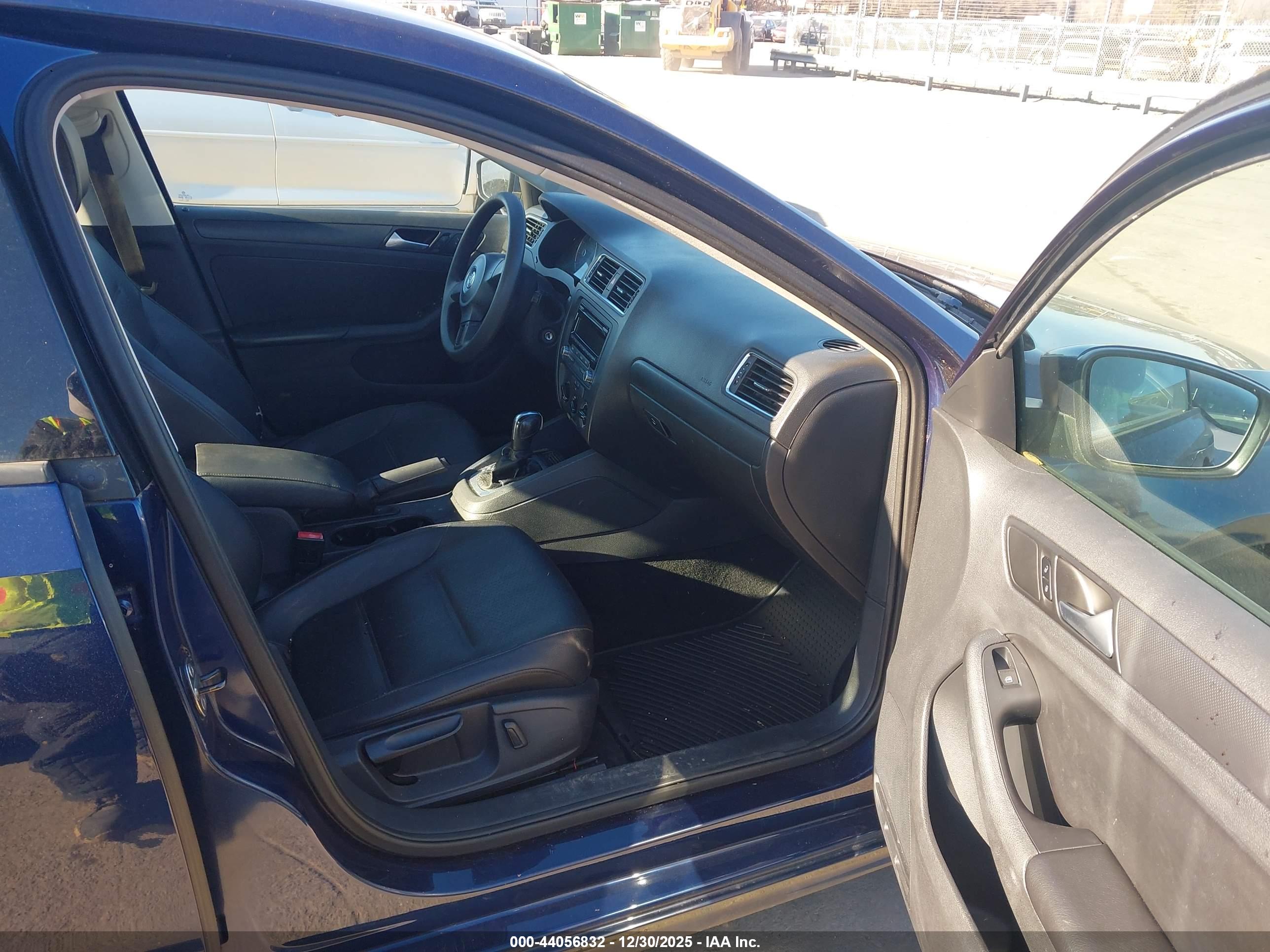 VOLKSWAGEN JETTA image 5