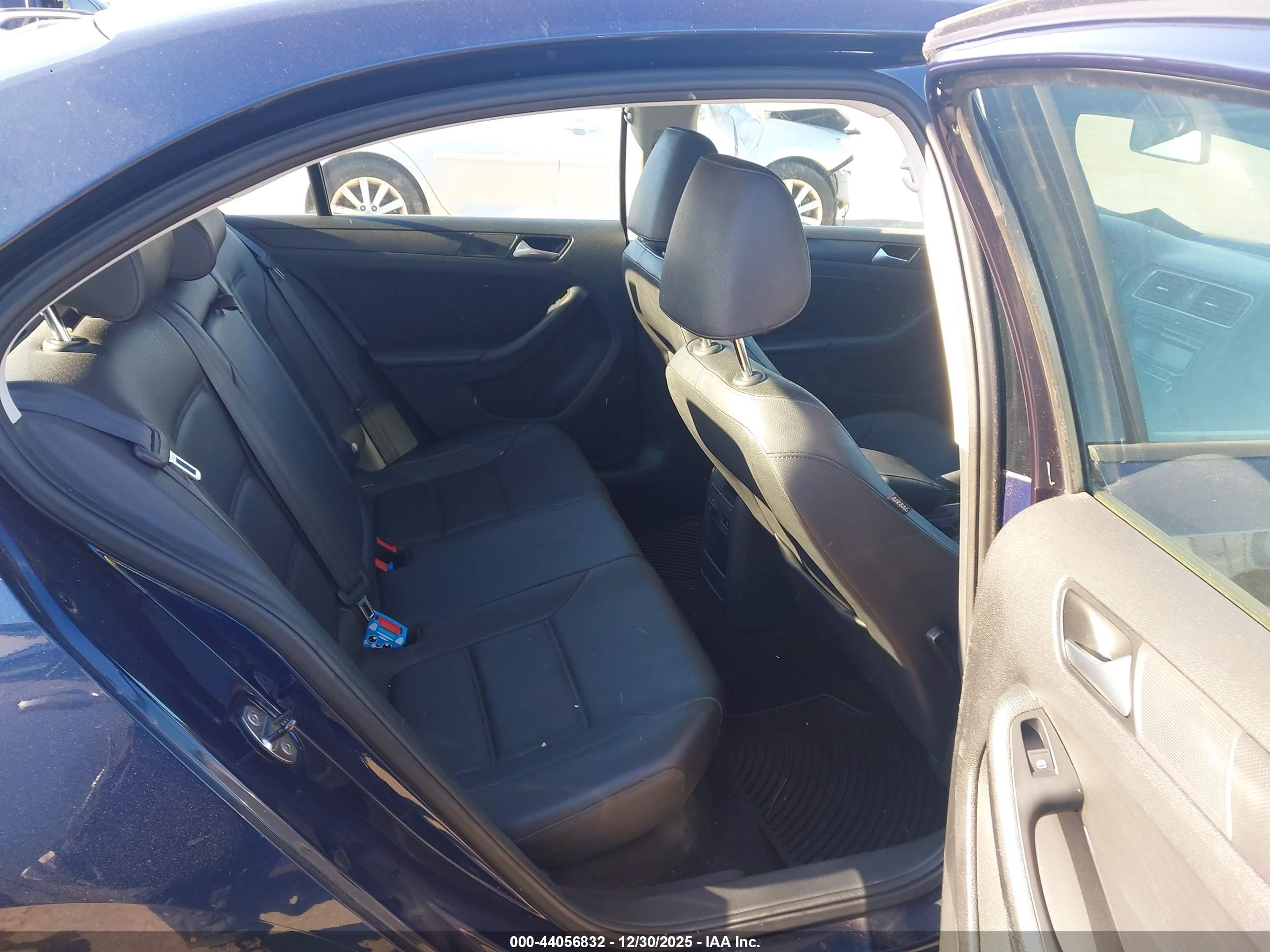 VOLKSWAGEN JETTA image 8