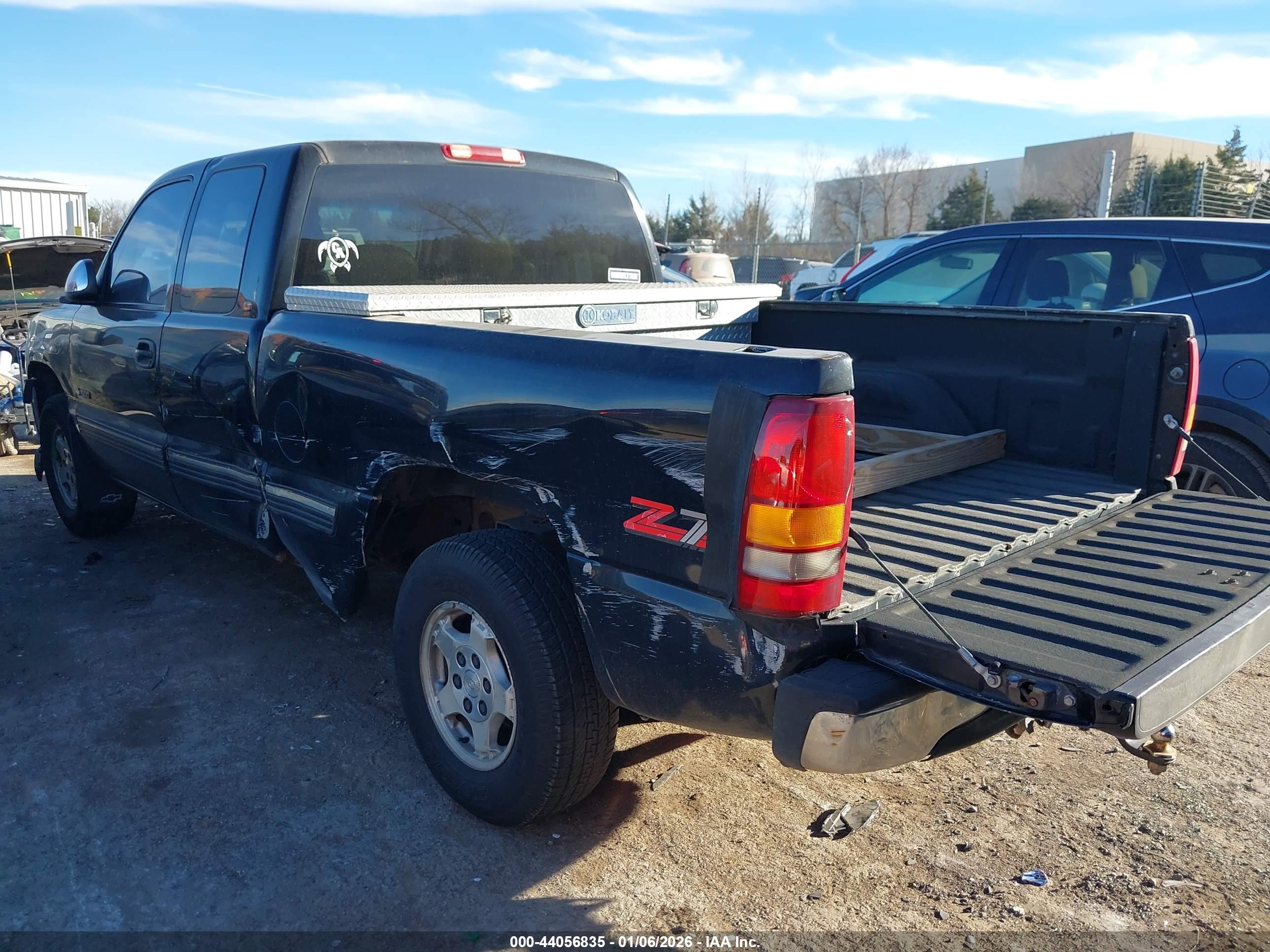 CHEVROLET SILVERADO image 3