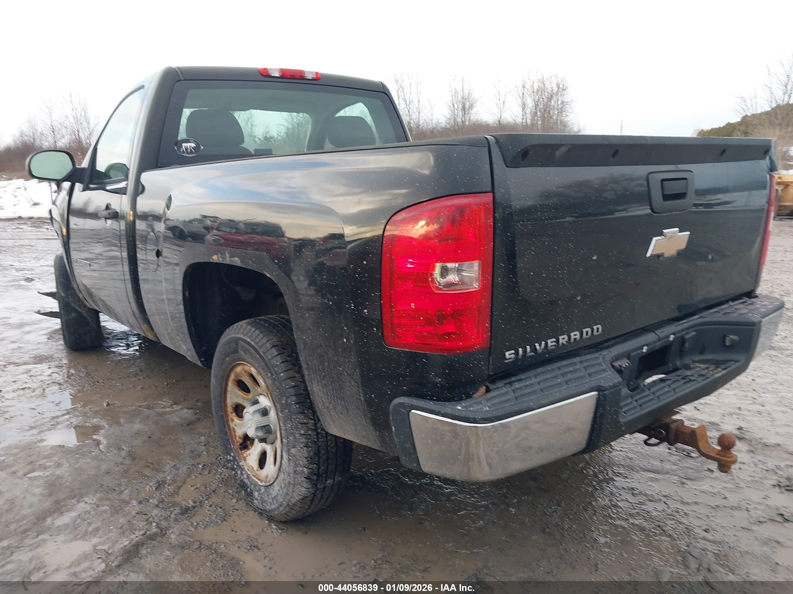 CHEVROLET SILVERADO image 3