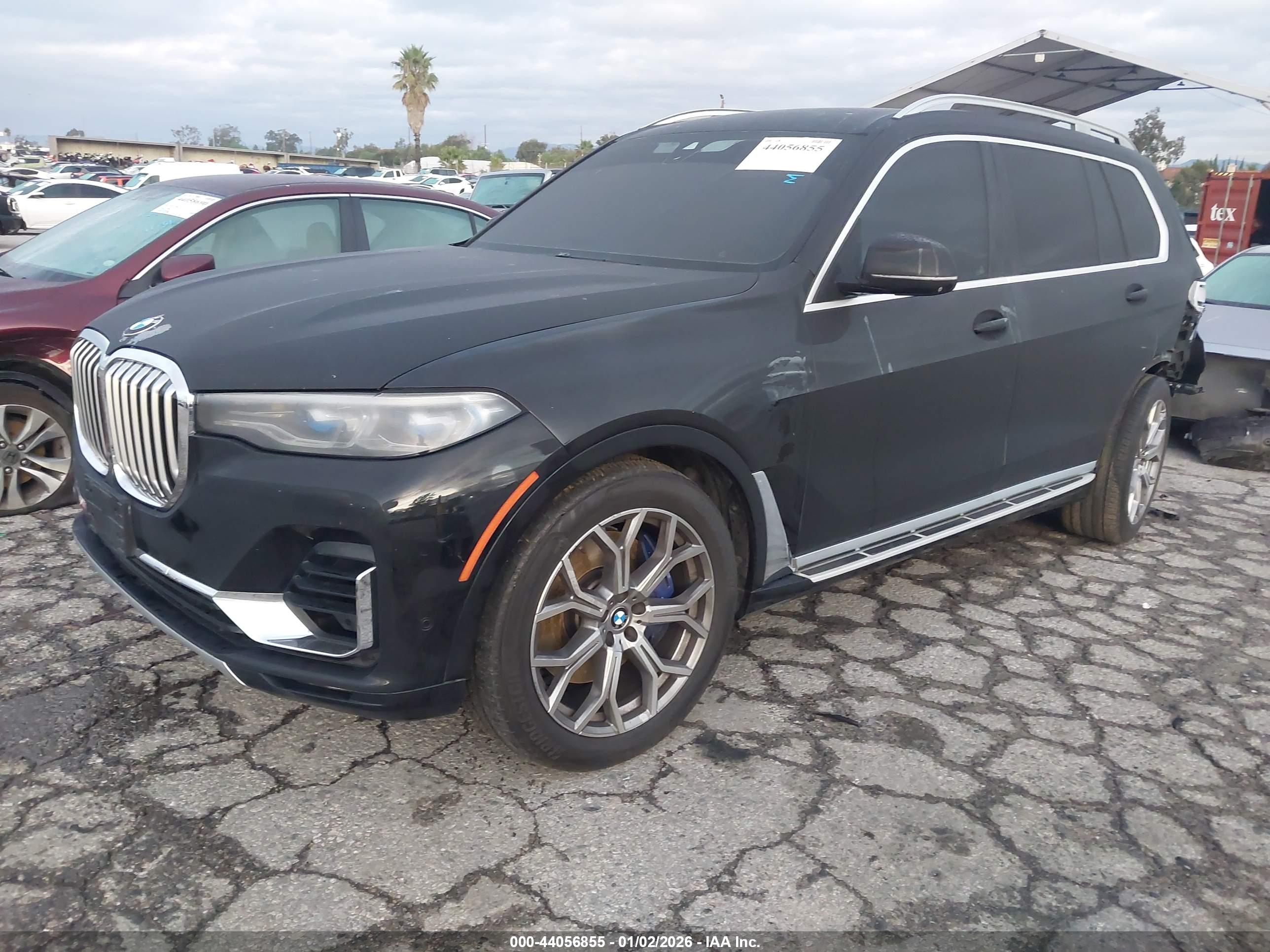 BMW X7 image 2