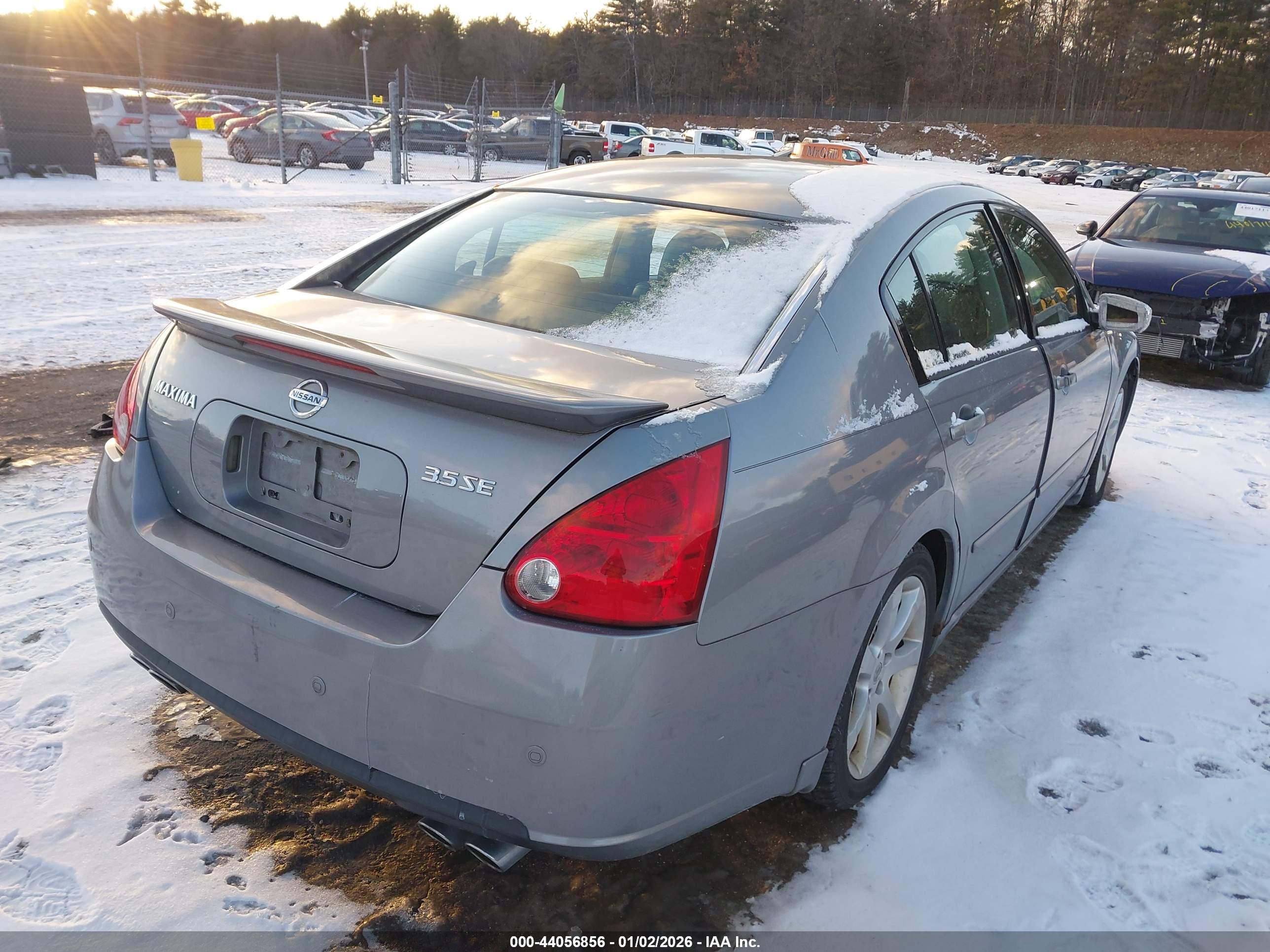 NISSAN MAXIMA image 4