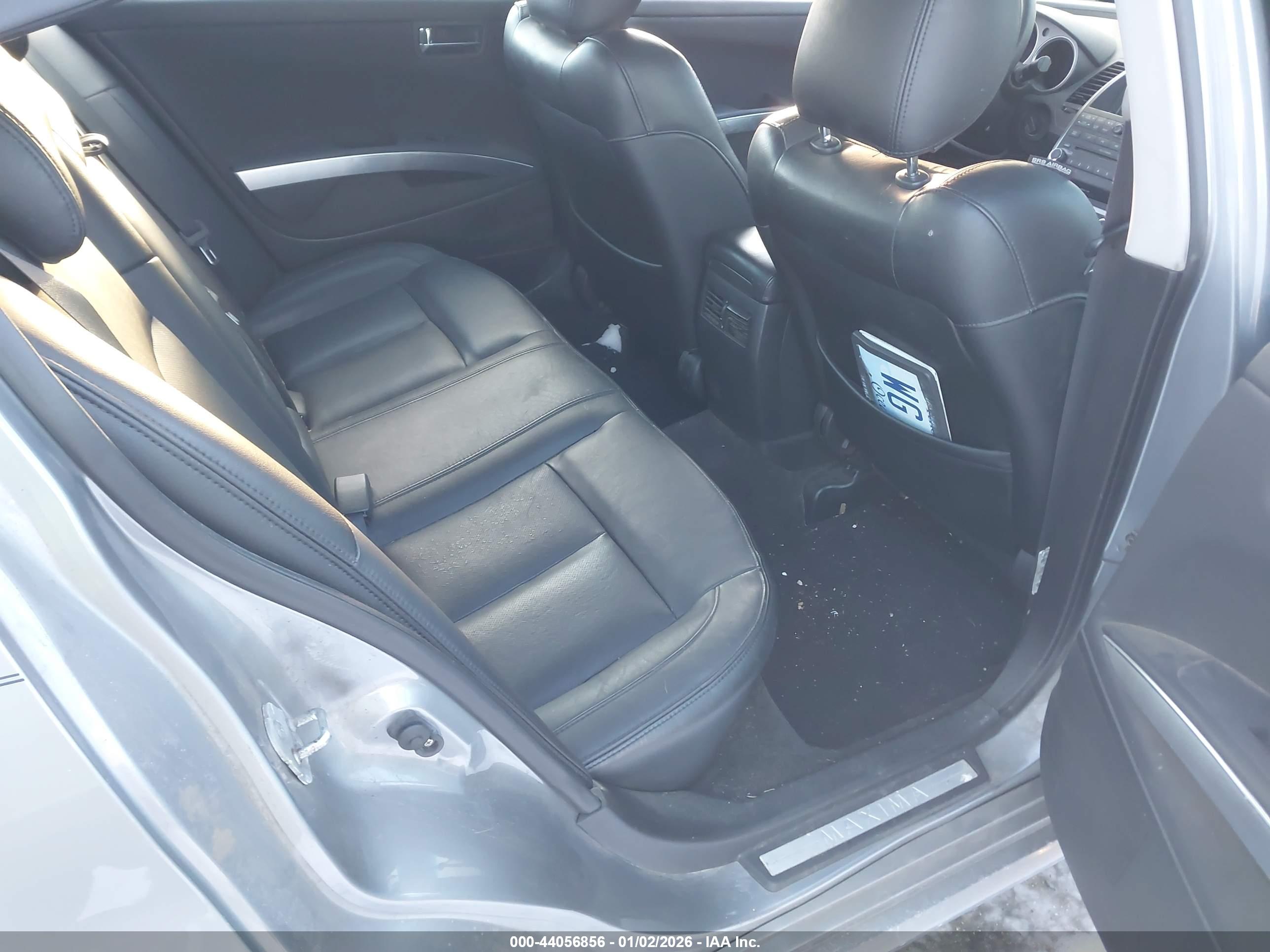 NISSAN MAXIMA image 8