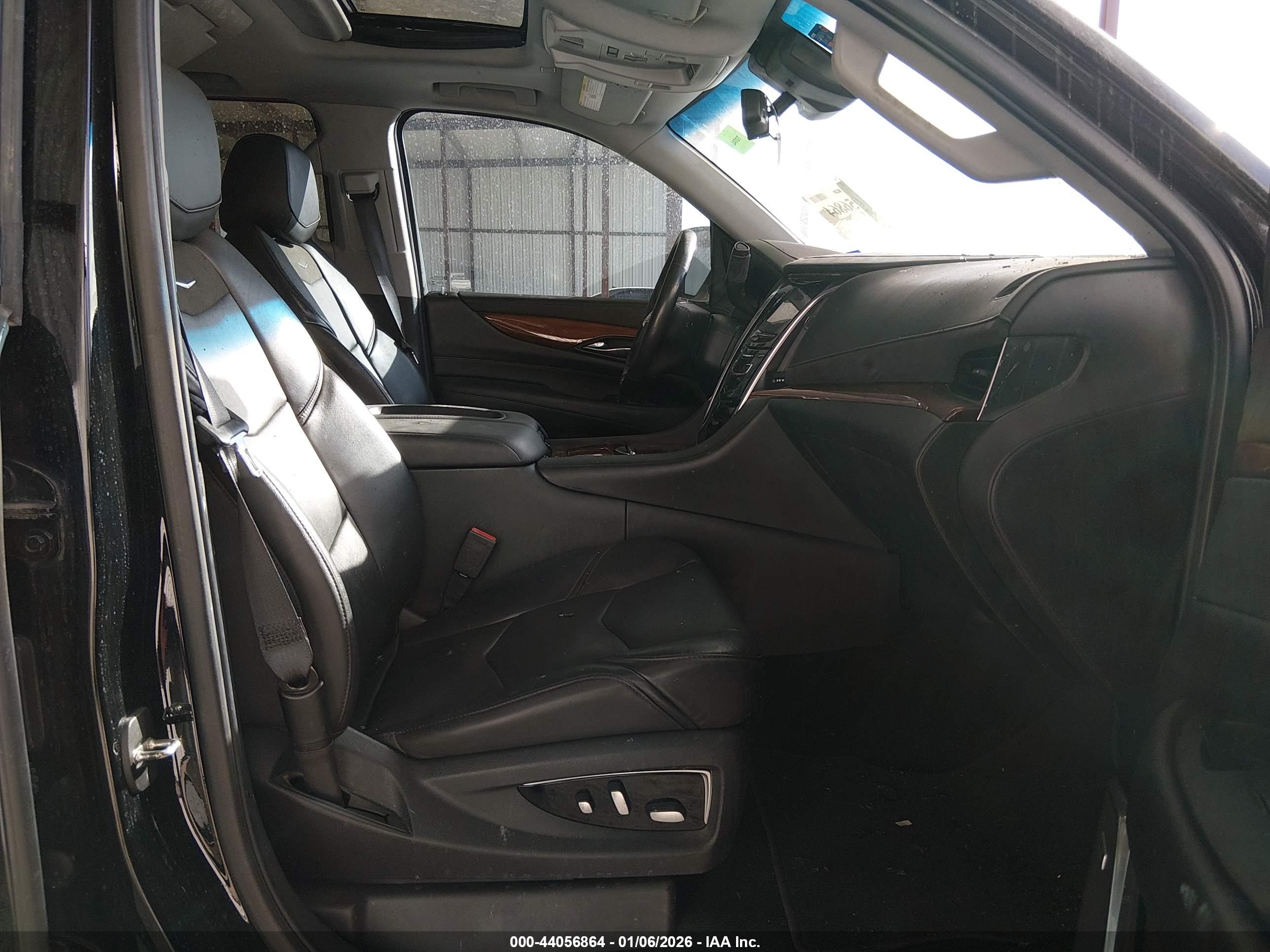 CADILLAC ESCALADE image 5