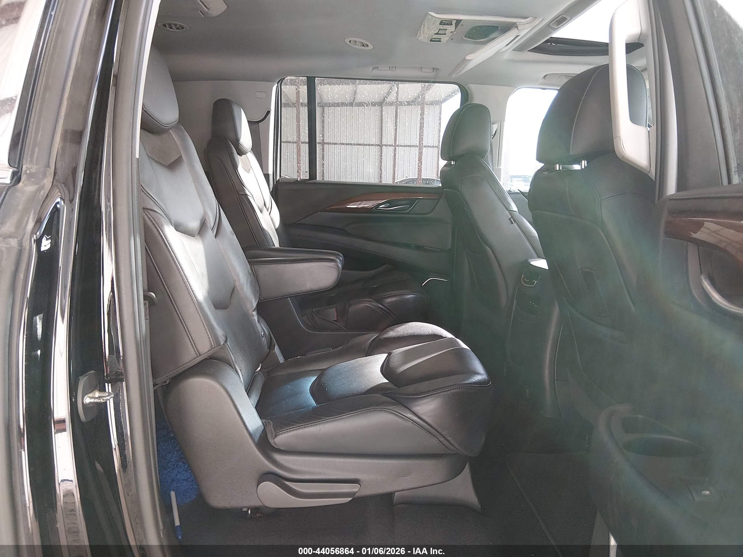 CADILLAC ESCALADE image 8