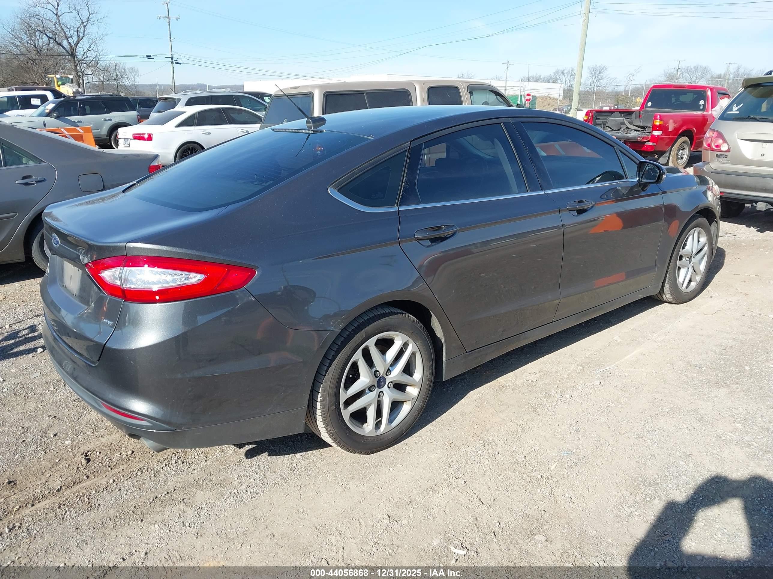 FORD FUSION image 4
