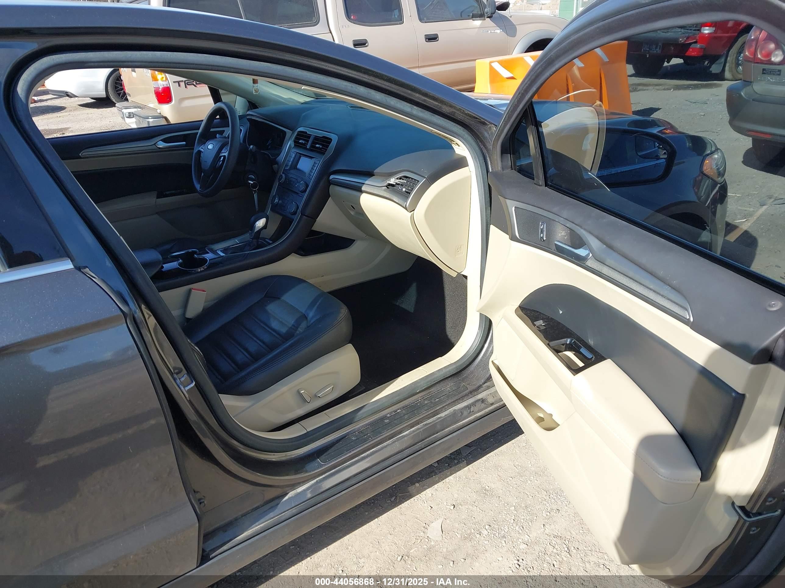 FORD FUSION image 5