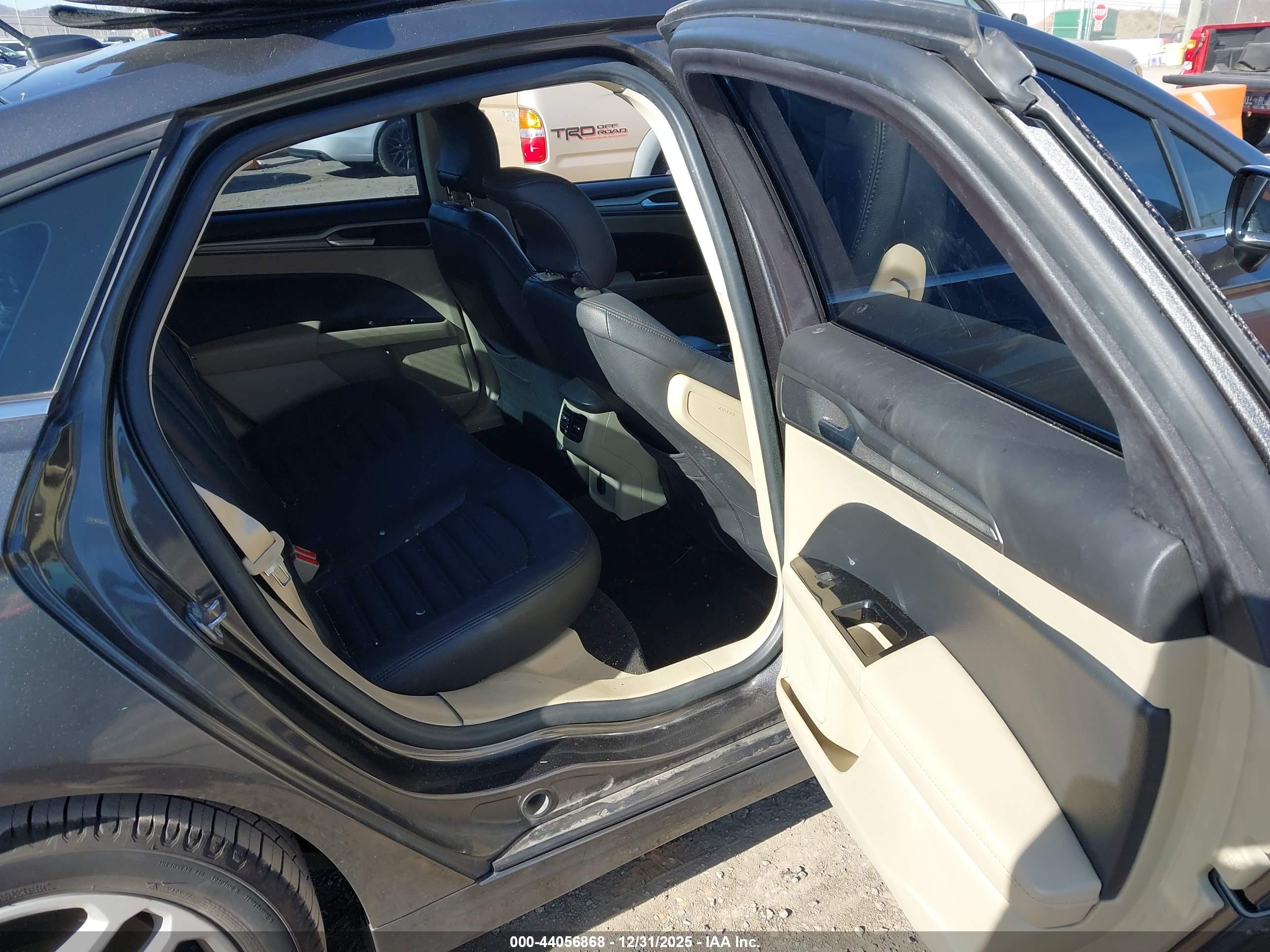 FORD FUSION image 8