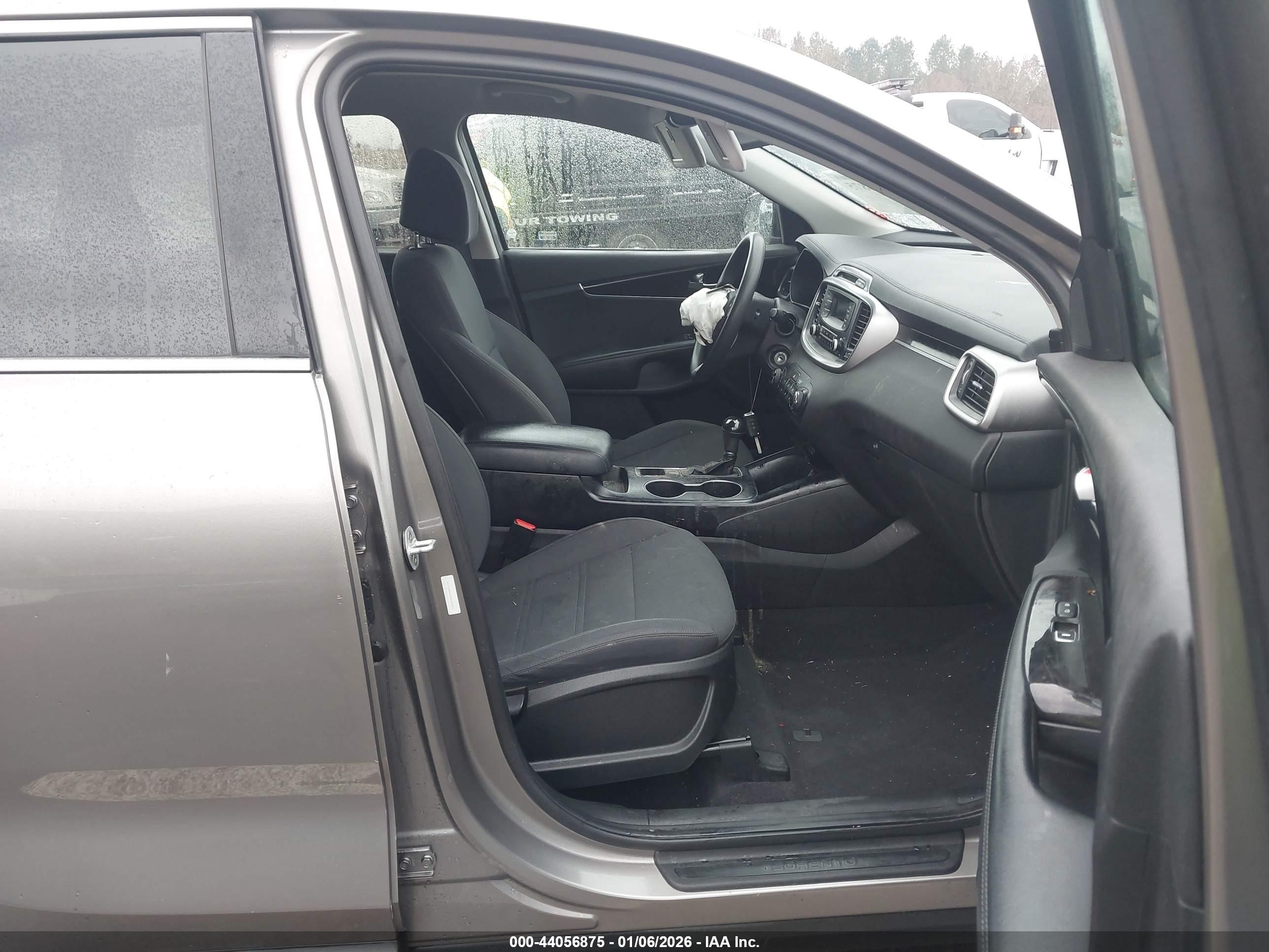 KIA SORENTO image 5