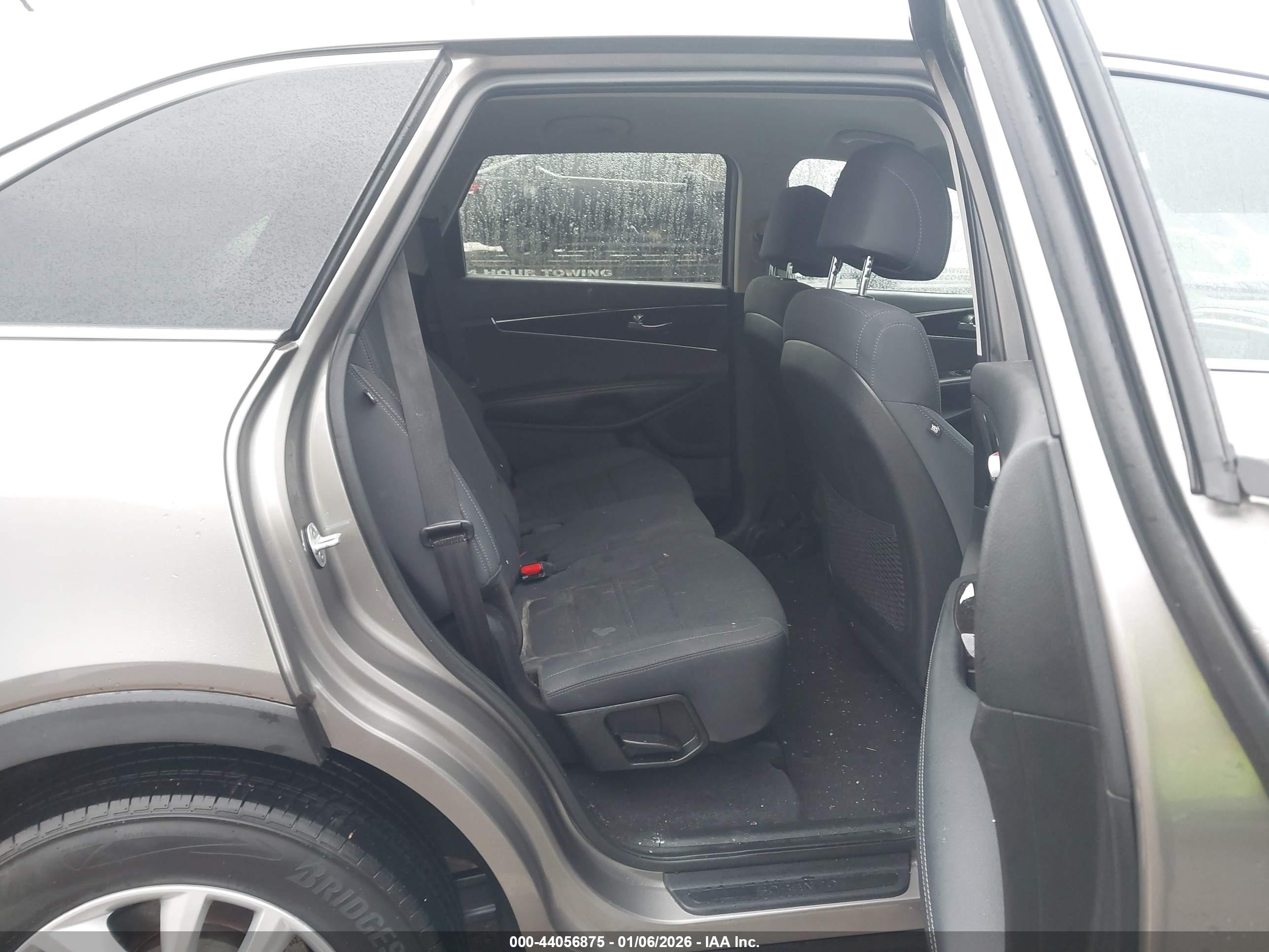 KIA SORENTO image 8