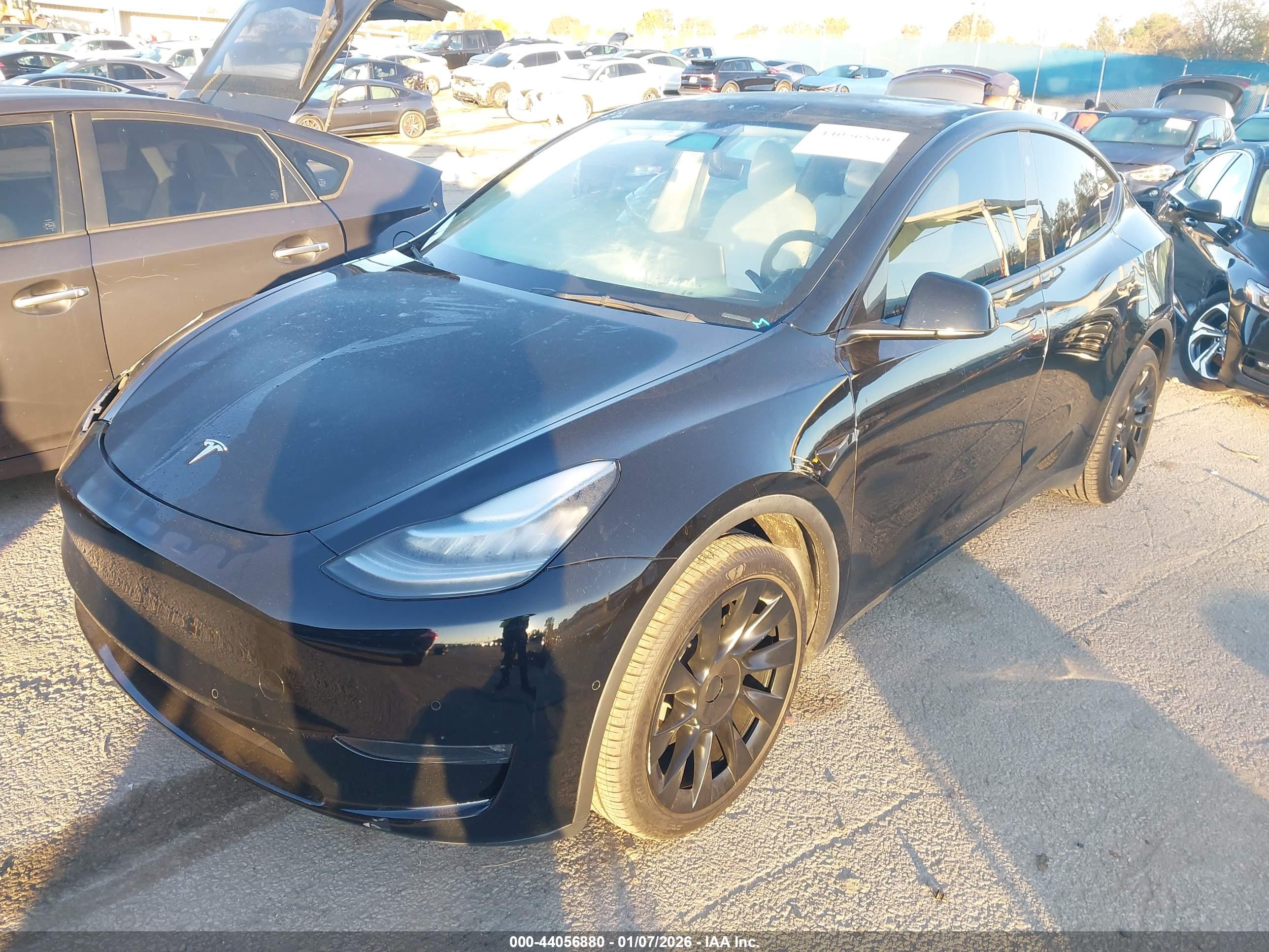 TESLA MODEL image 2