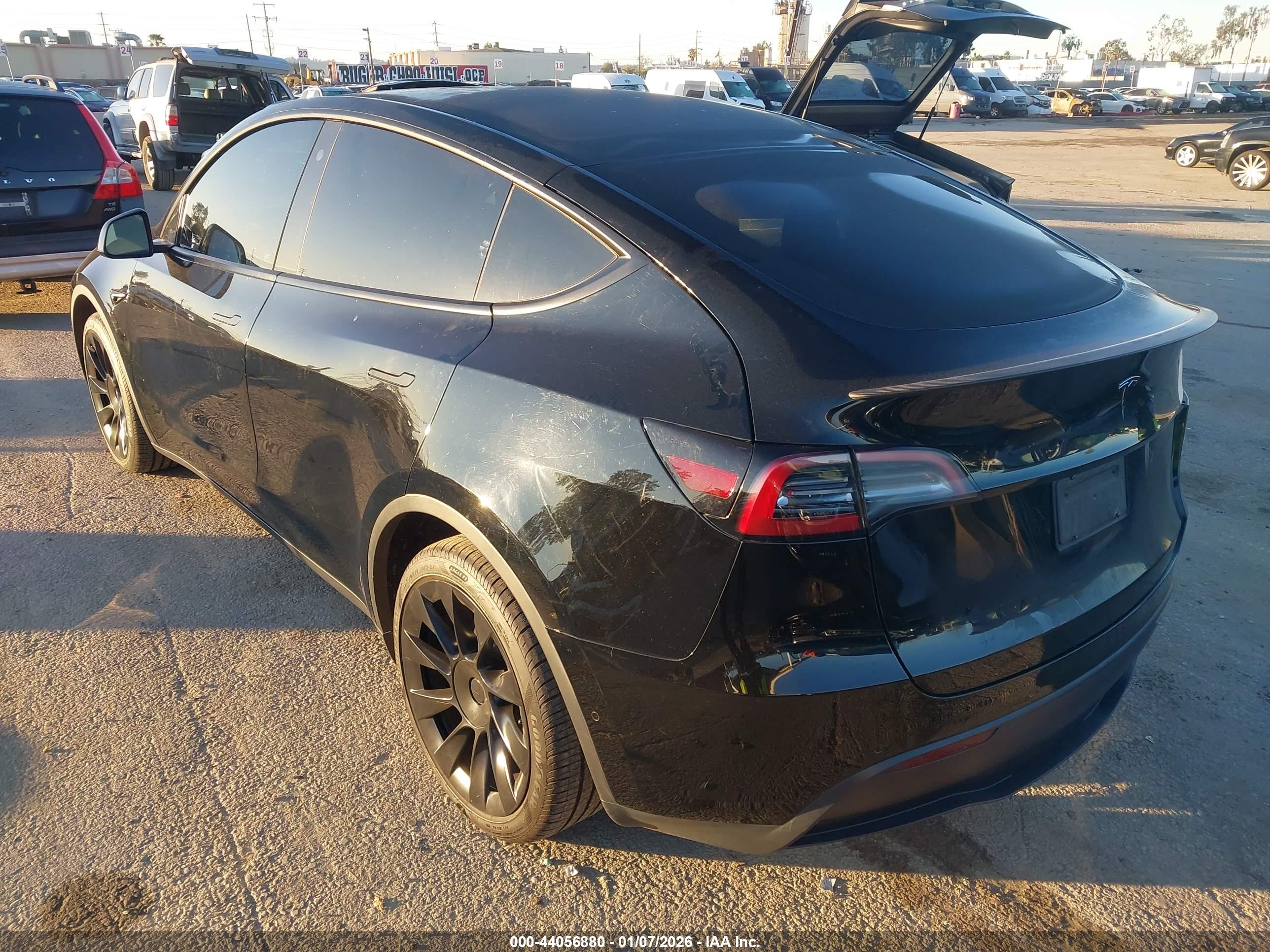 TESLA MODEL image 3