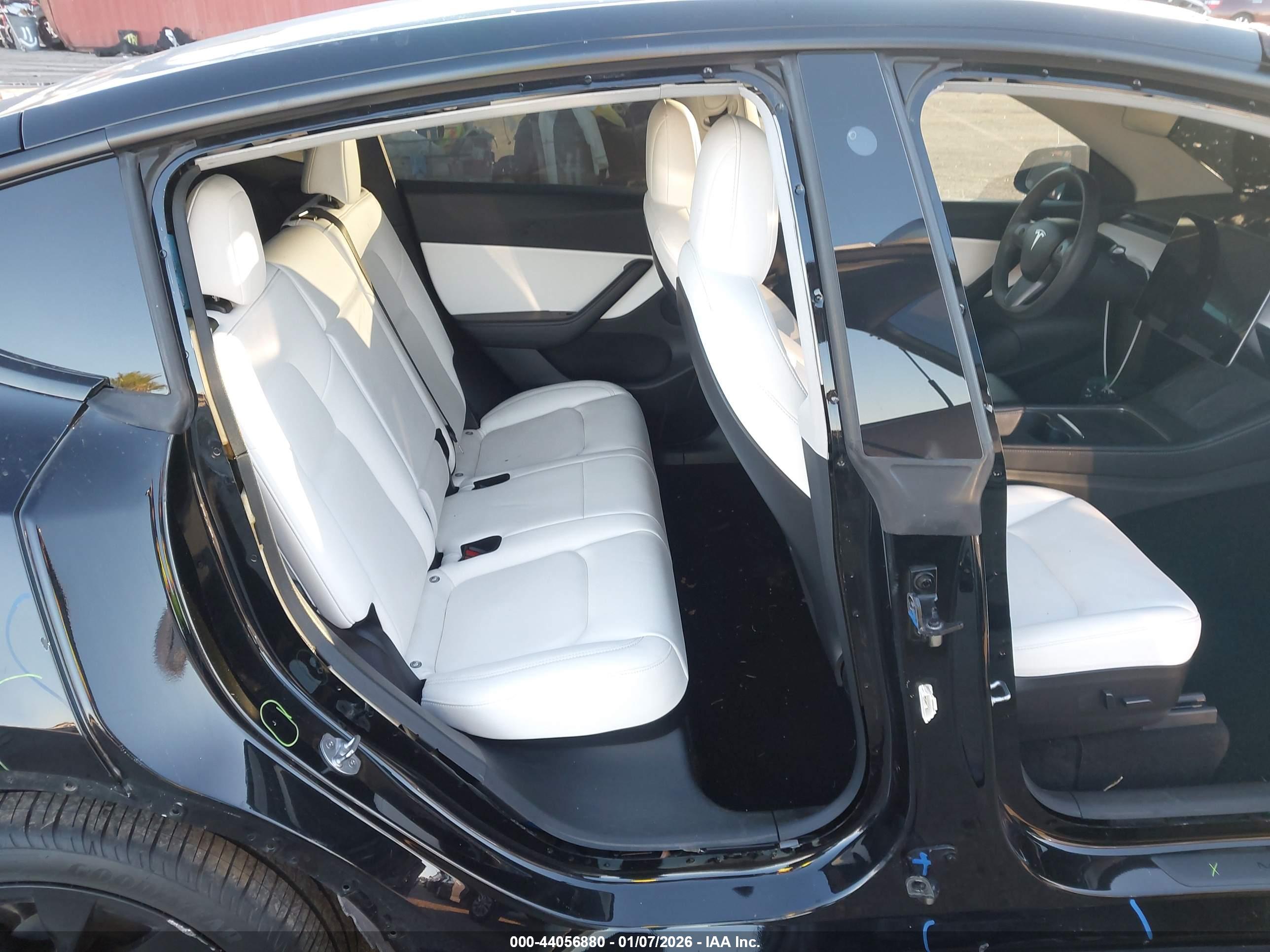 TESLA MODEL image 8