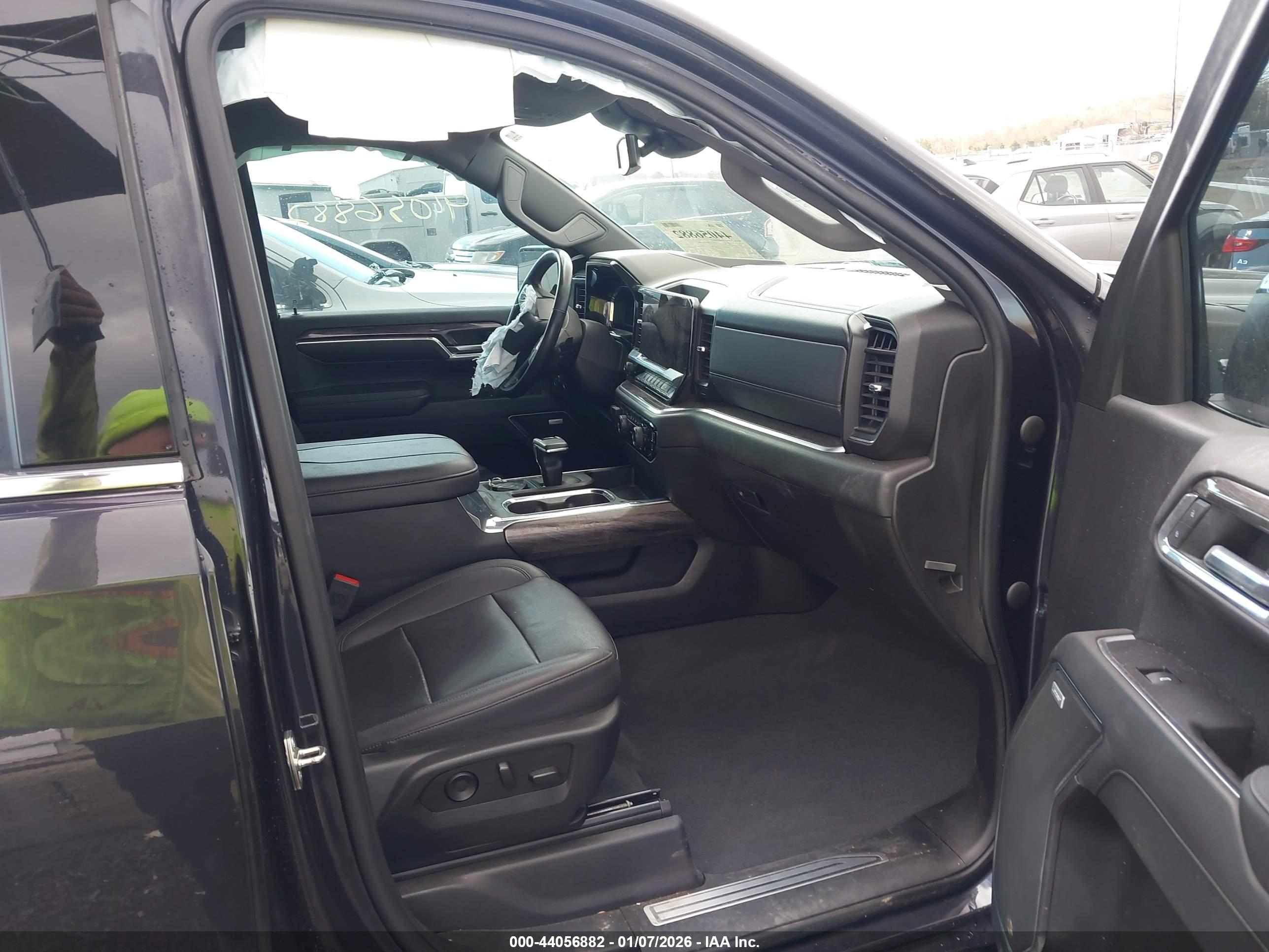 CHEVROLET SILVERADO image 5
