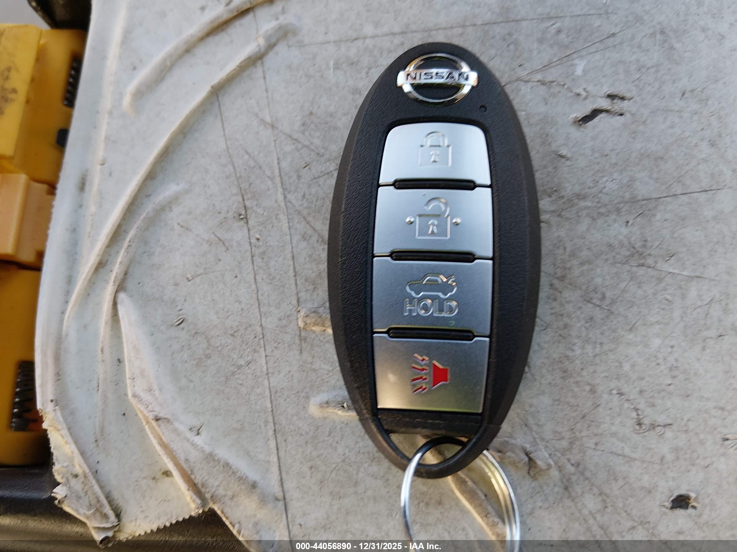 NISSAN VERSA image 11