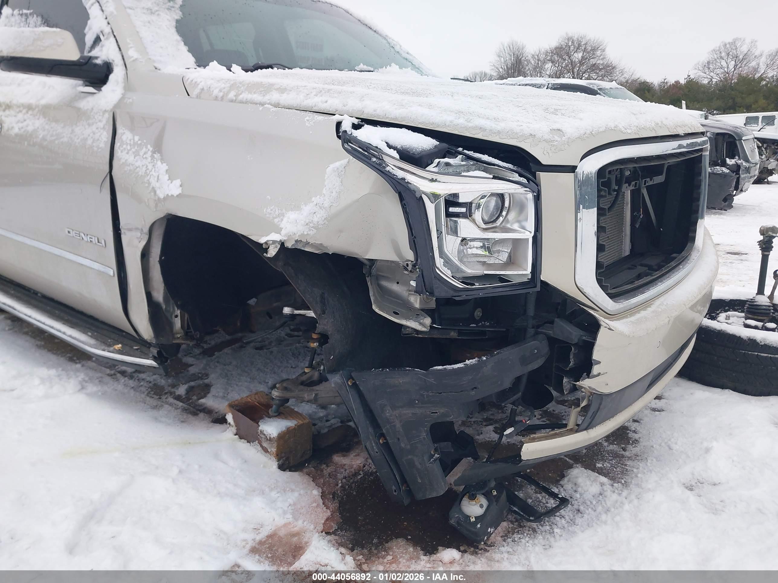 GMC YUKON image 6