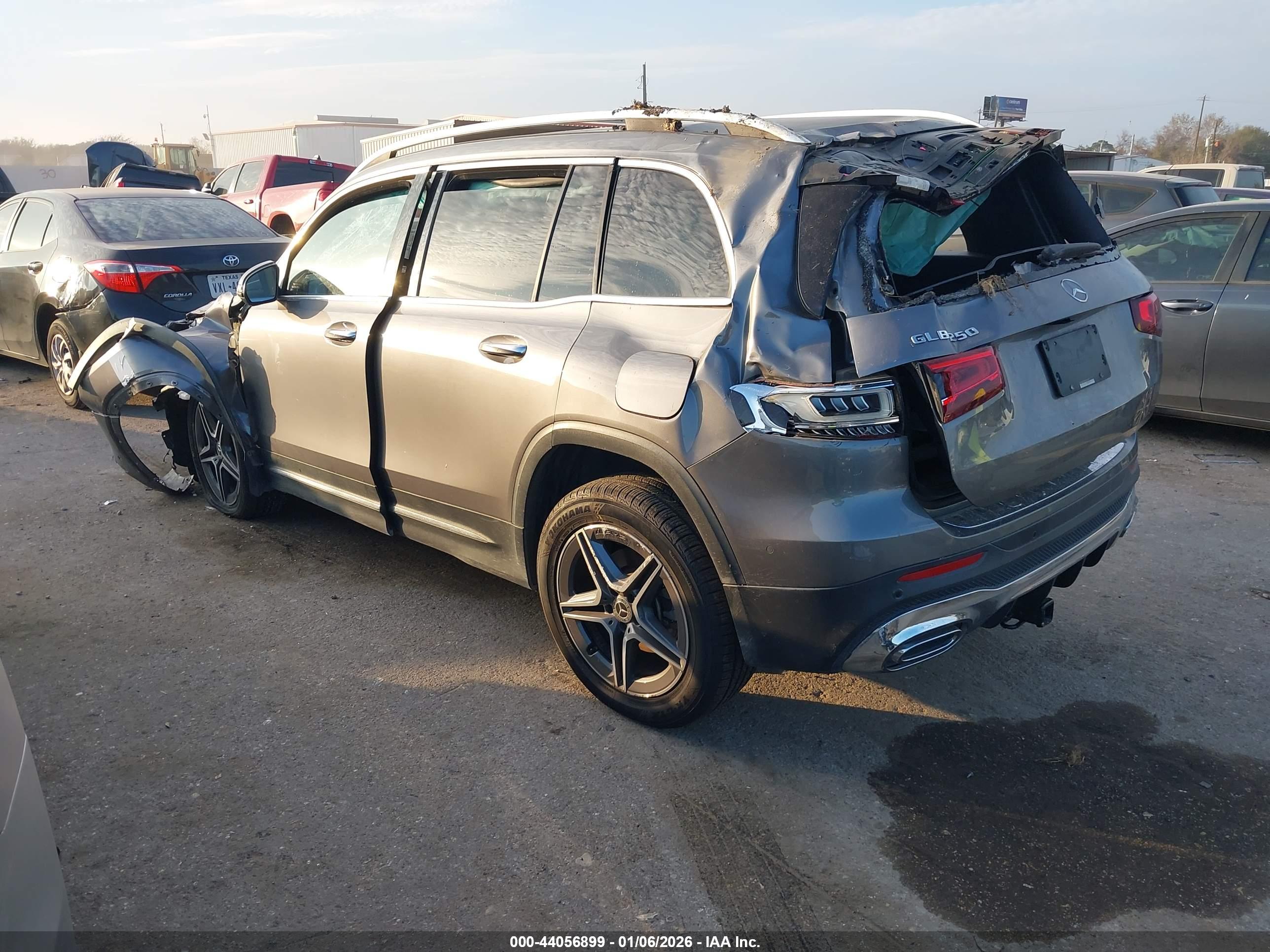 MERCEDES-BENZ GLB image 3