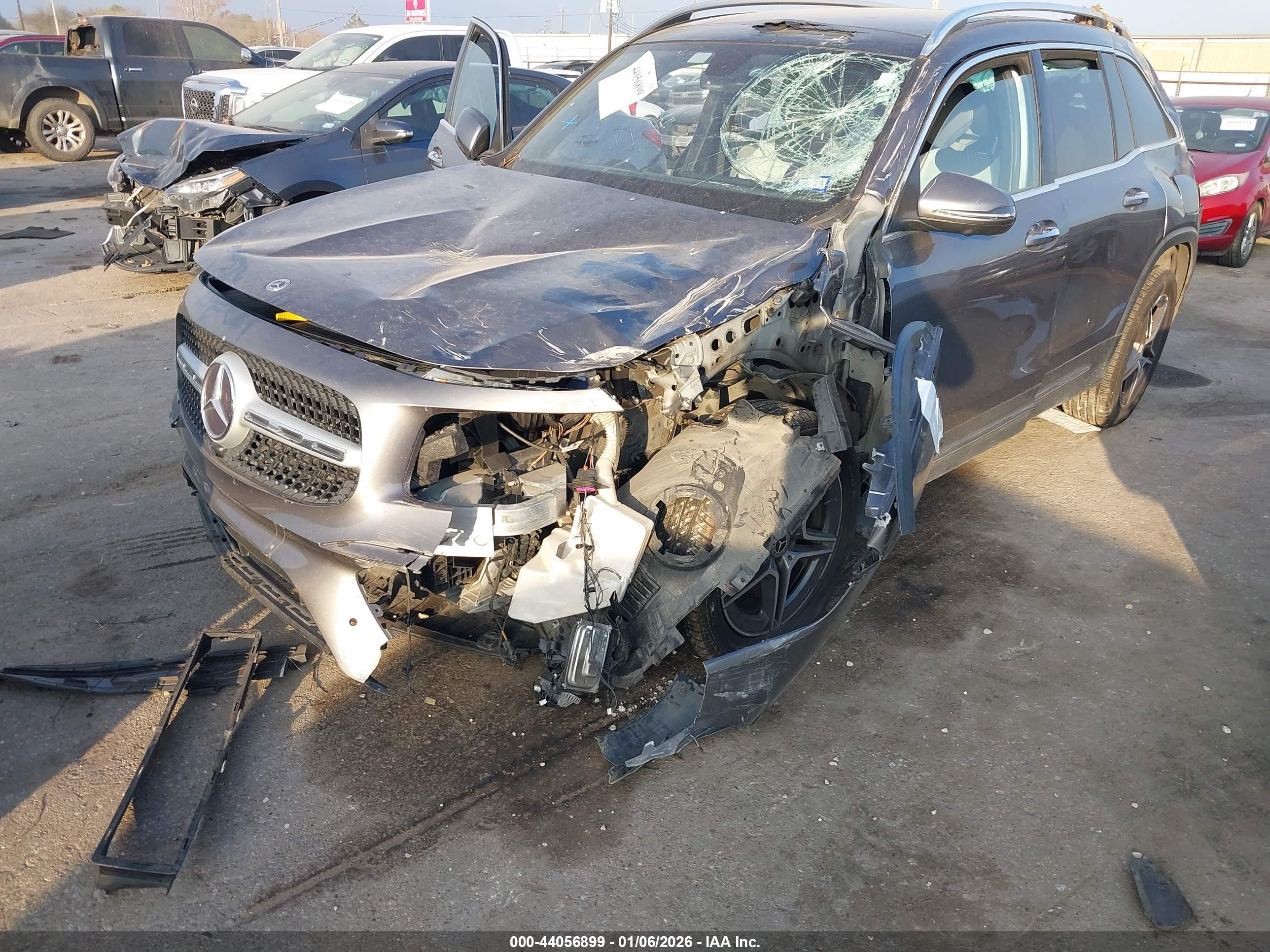 MERCEDES-BENZ GLB image 6