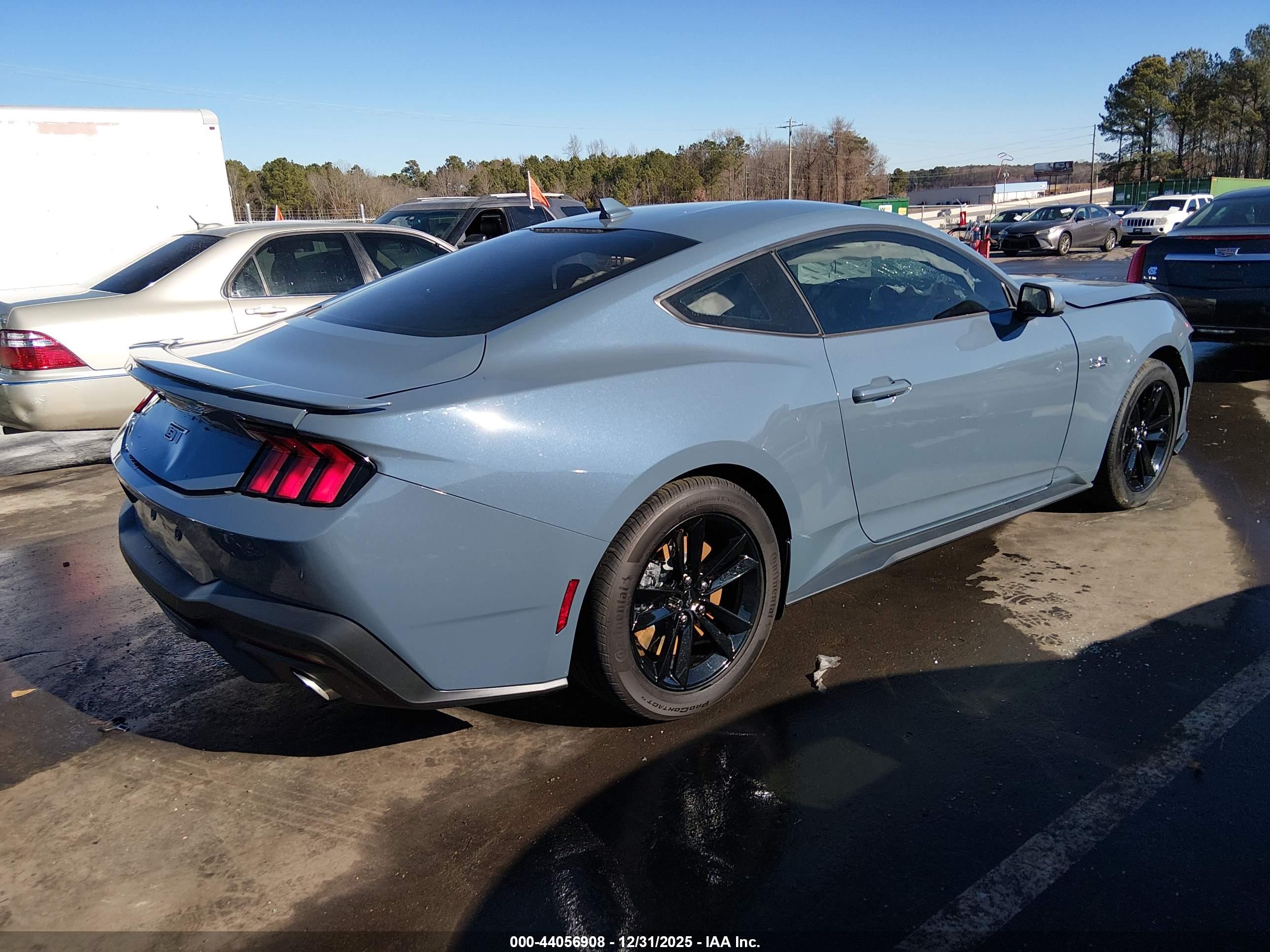 FORD MUSTANG image 4