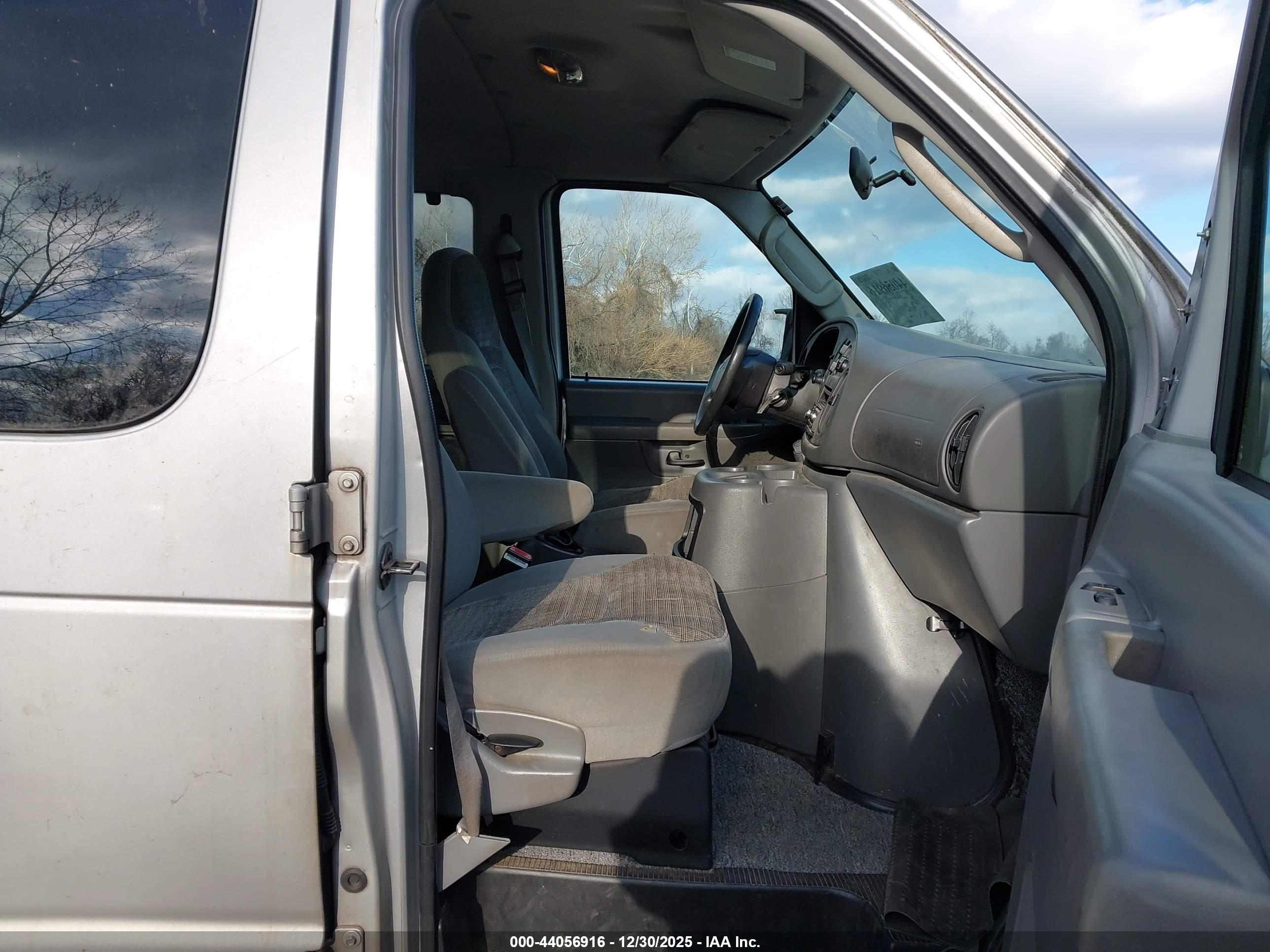 FORD E-350 image 5