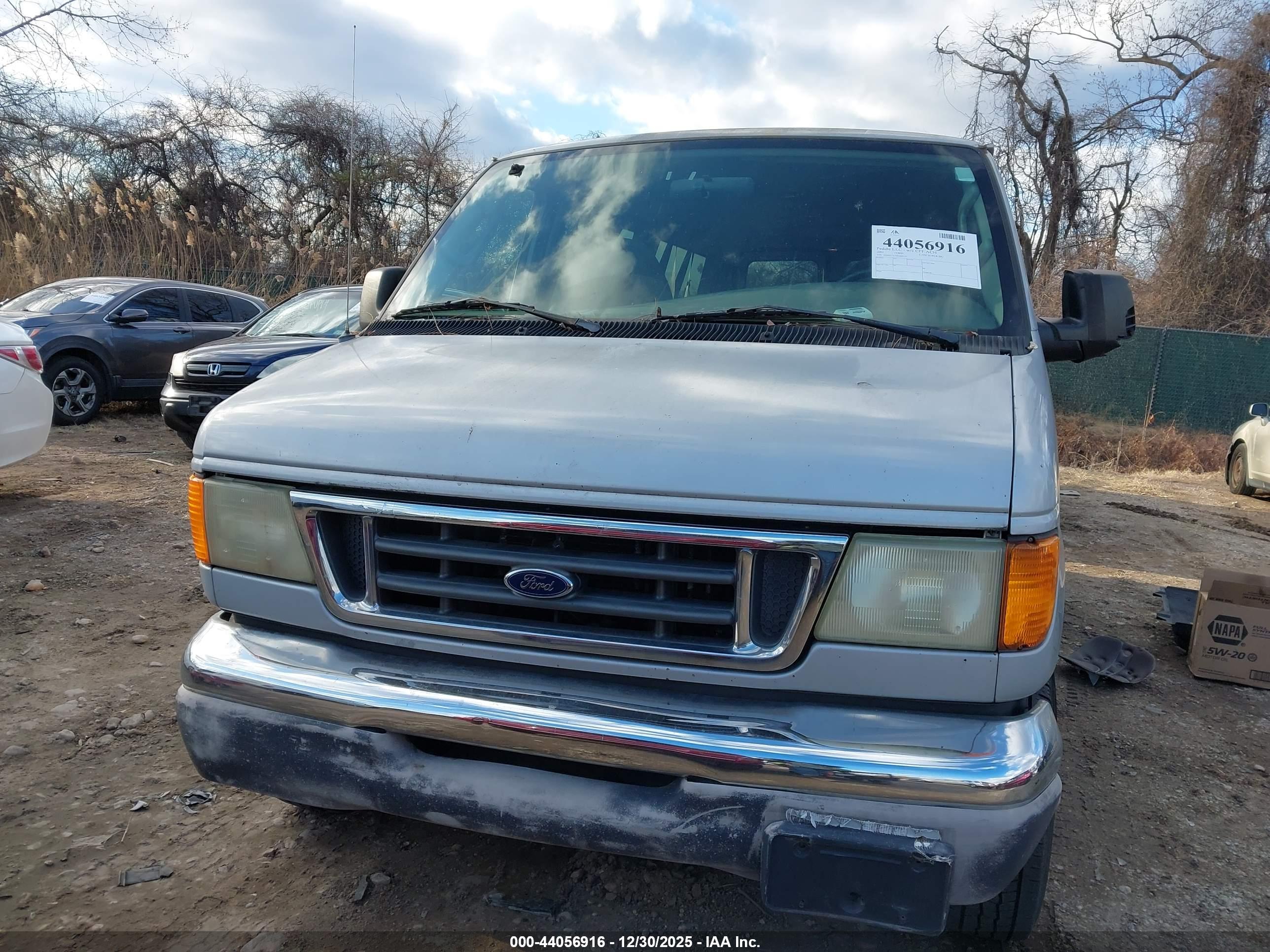 FORD E-350 image 6