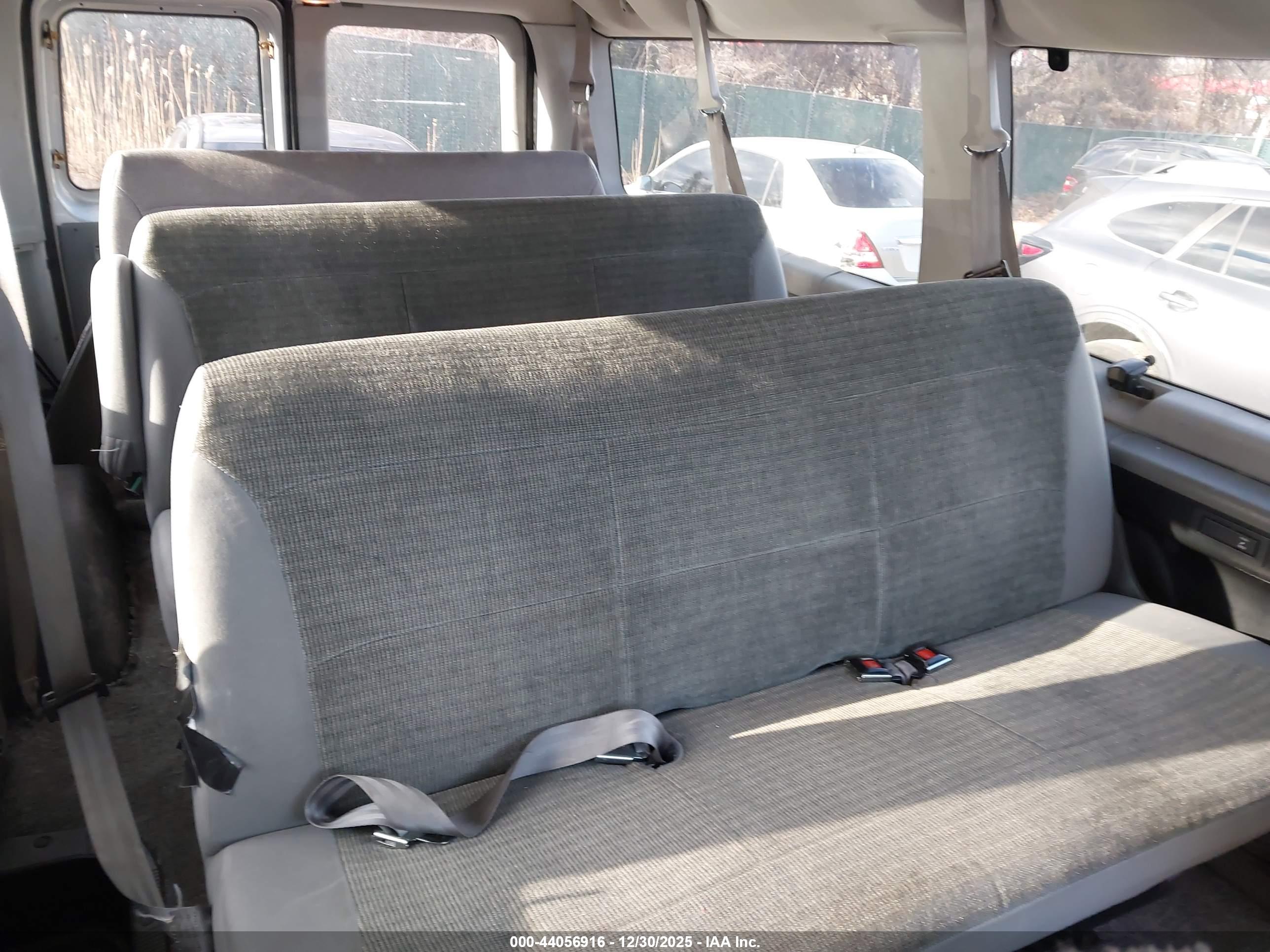 FORD E-350 image 8