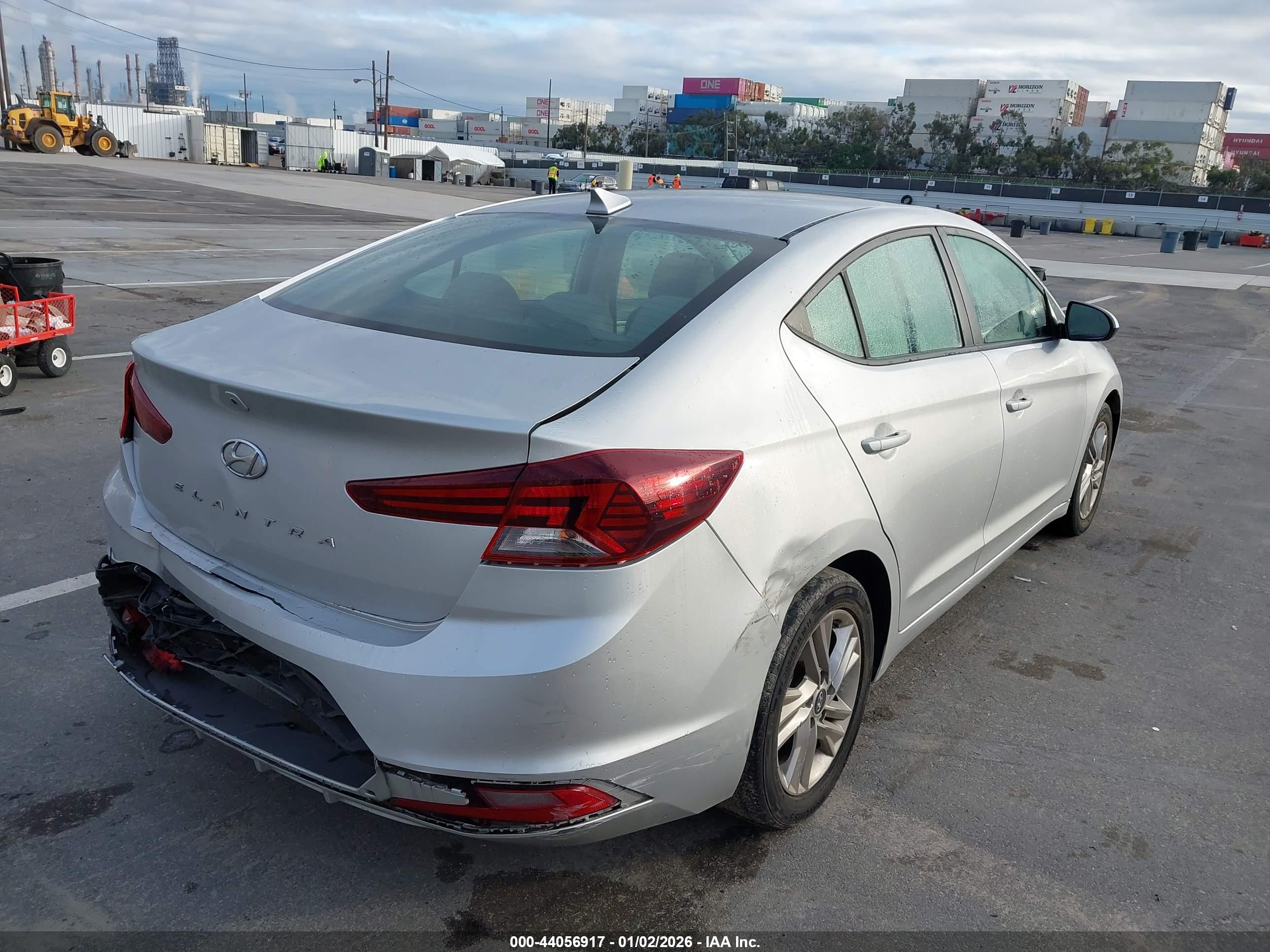 HYUNDAI ELANTRA image 4