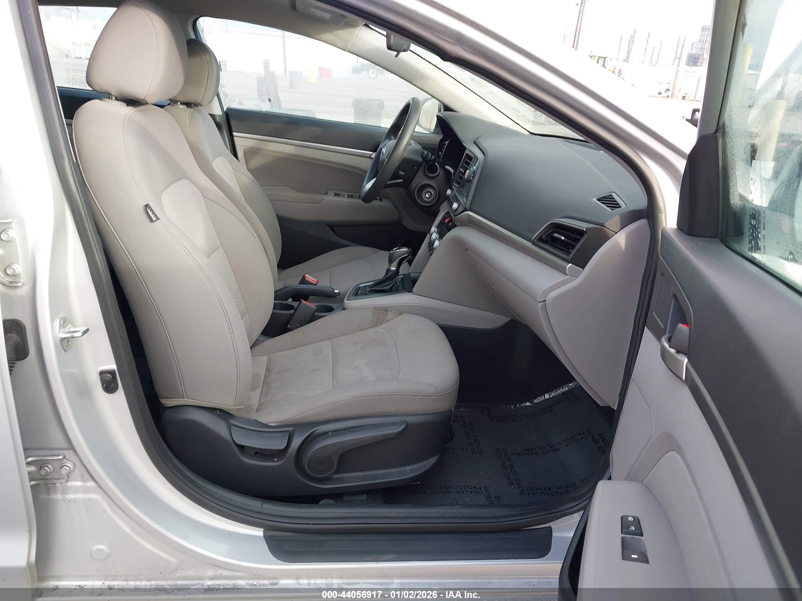 HYUNDAI ELANTRA image 5