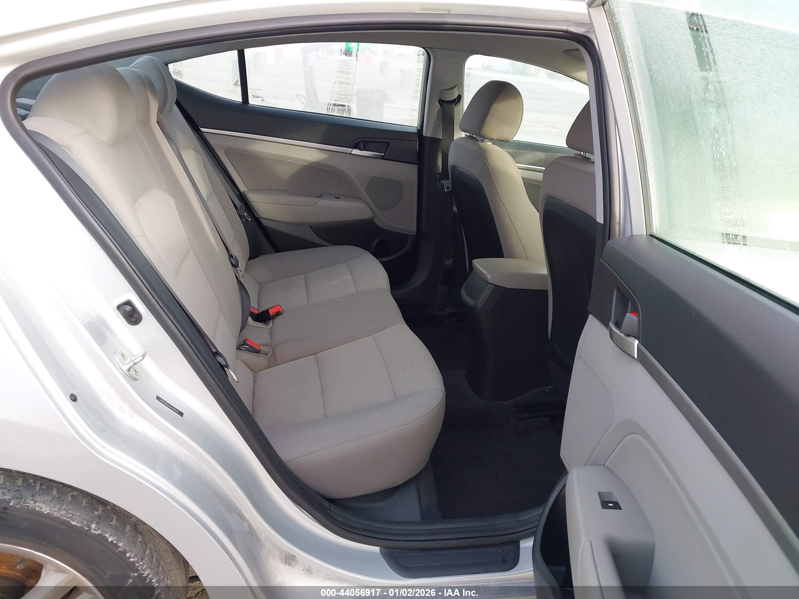 HYUNDAI ELANTRA image 8