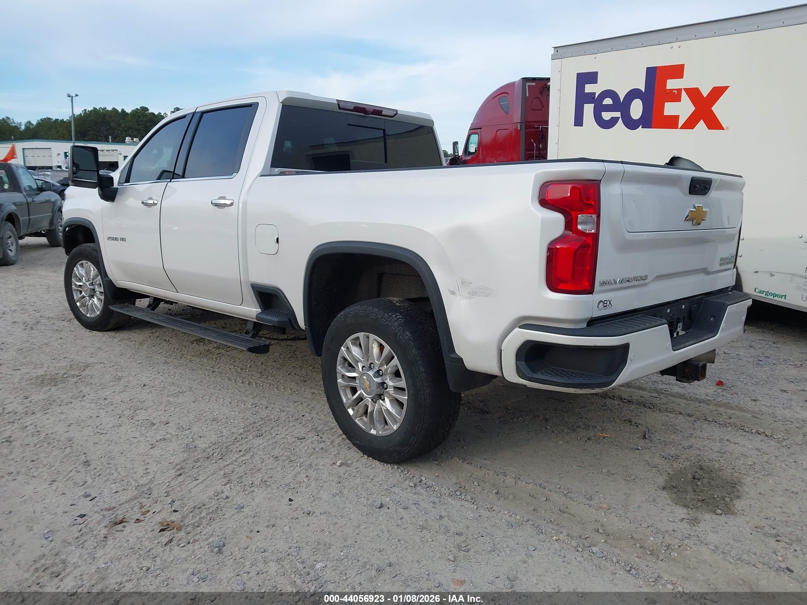 CHEVROLET SILVERADO image 3