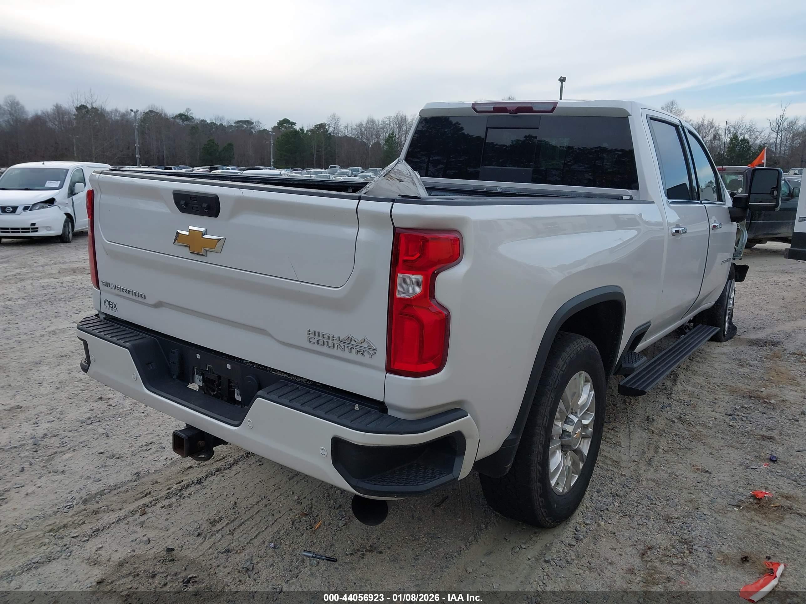 CHEVROLET SILVERADO image 4