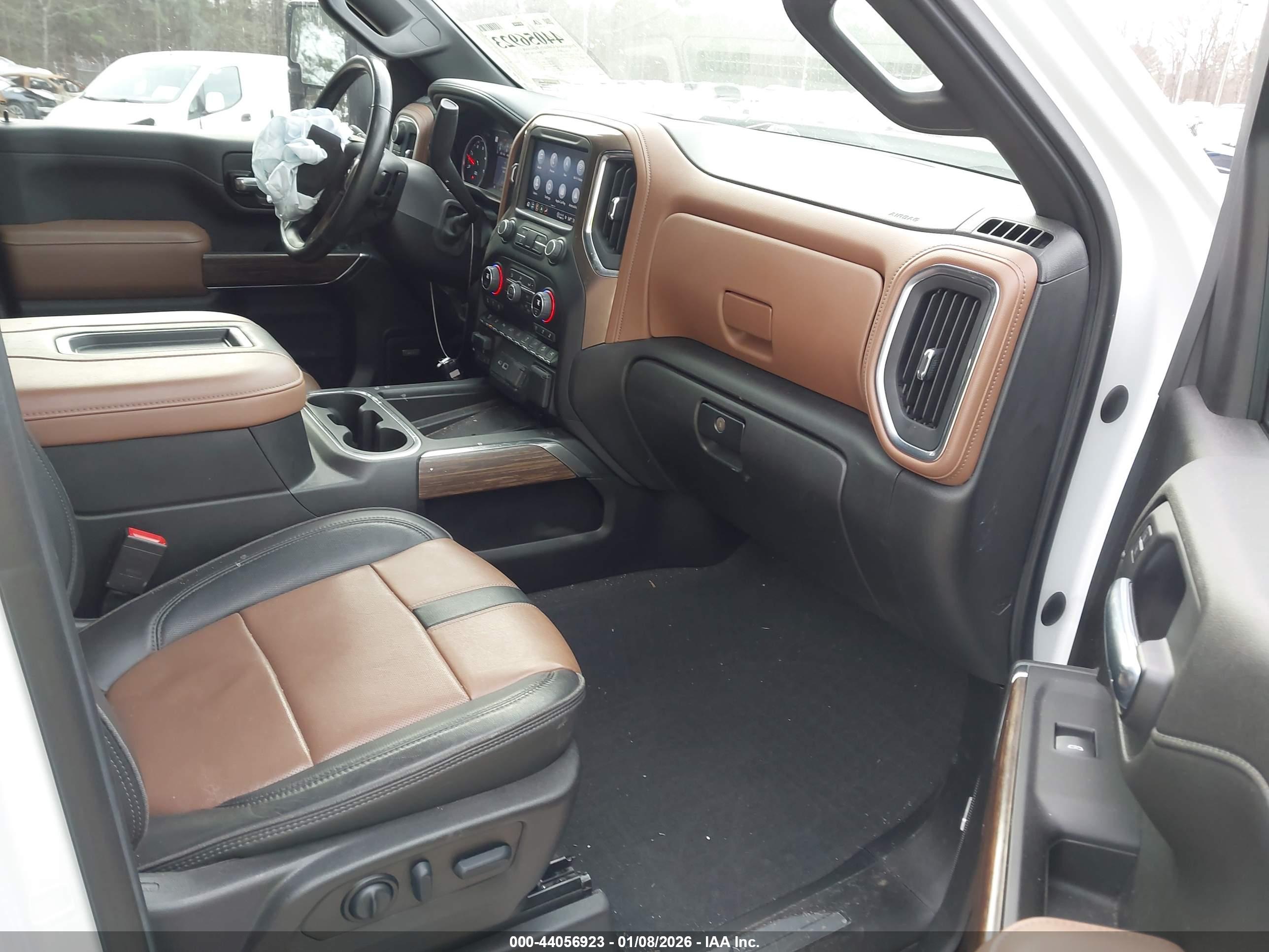 CHEVROLET SILVERADO image 5