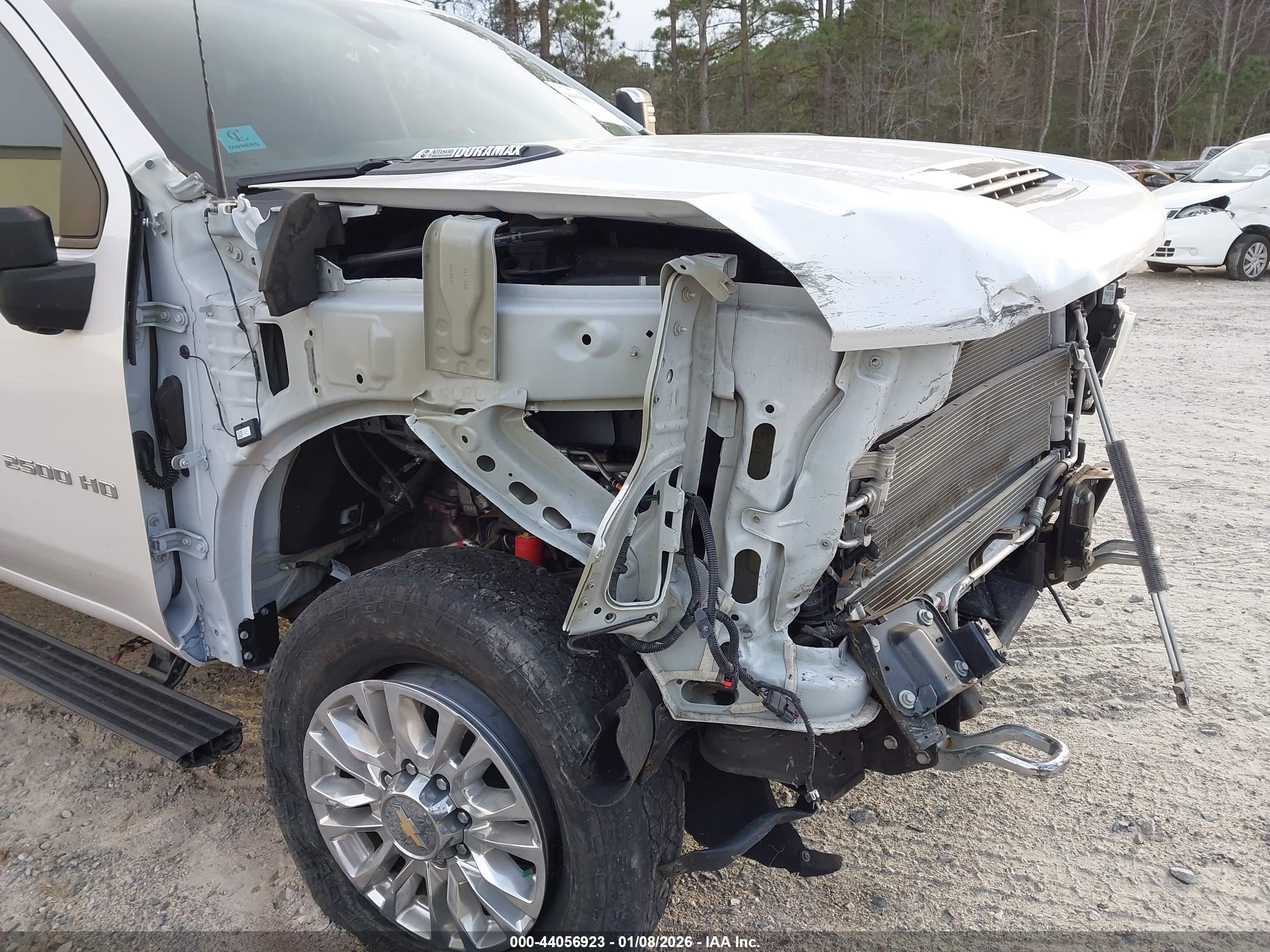 CHEVROLET SILVERADO image 6