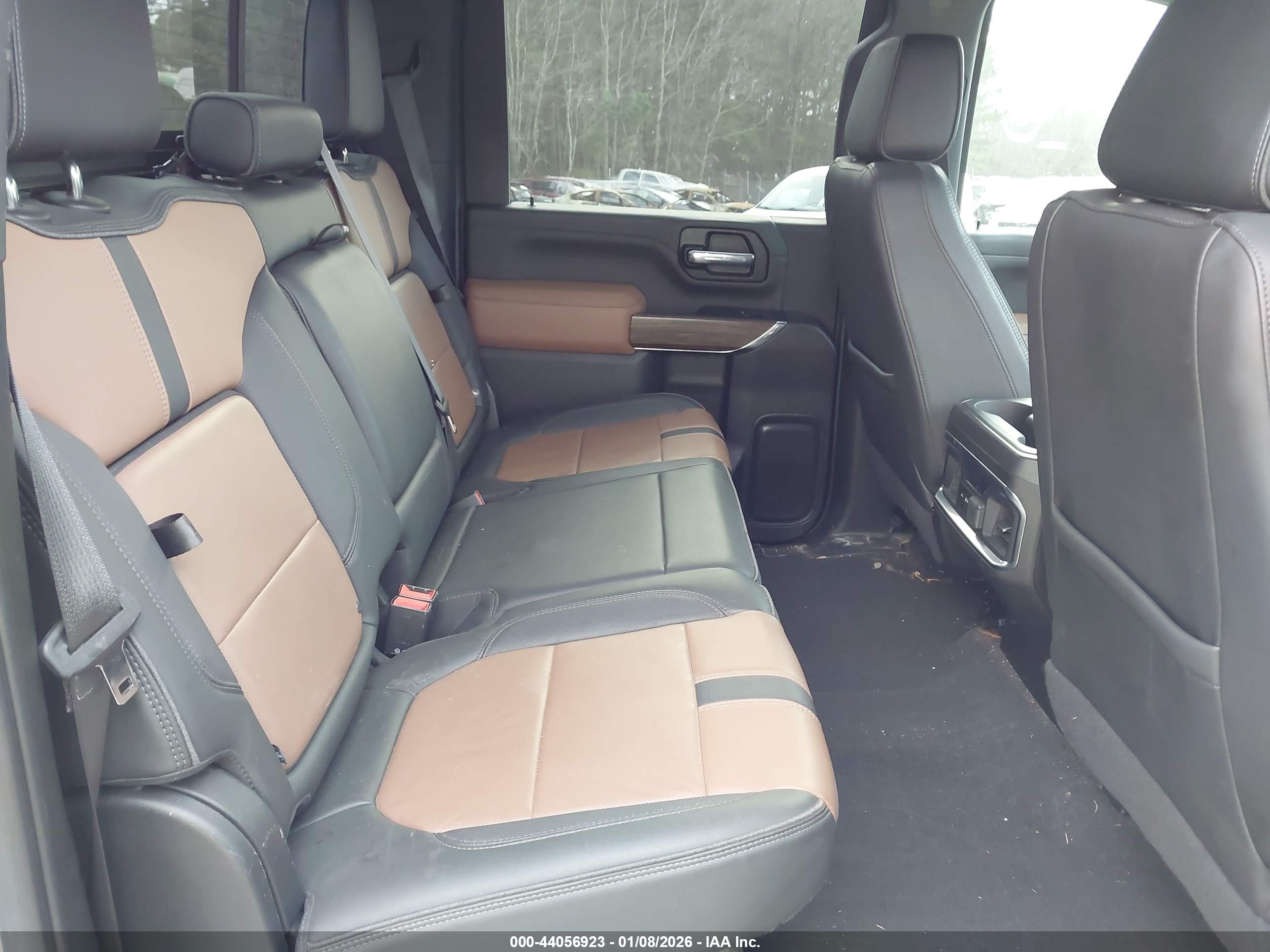 CHEVROLET SILVERADO image 8