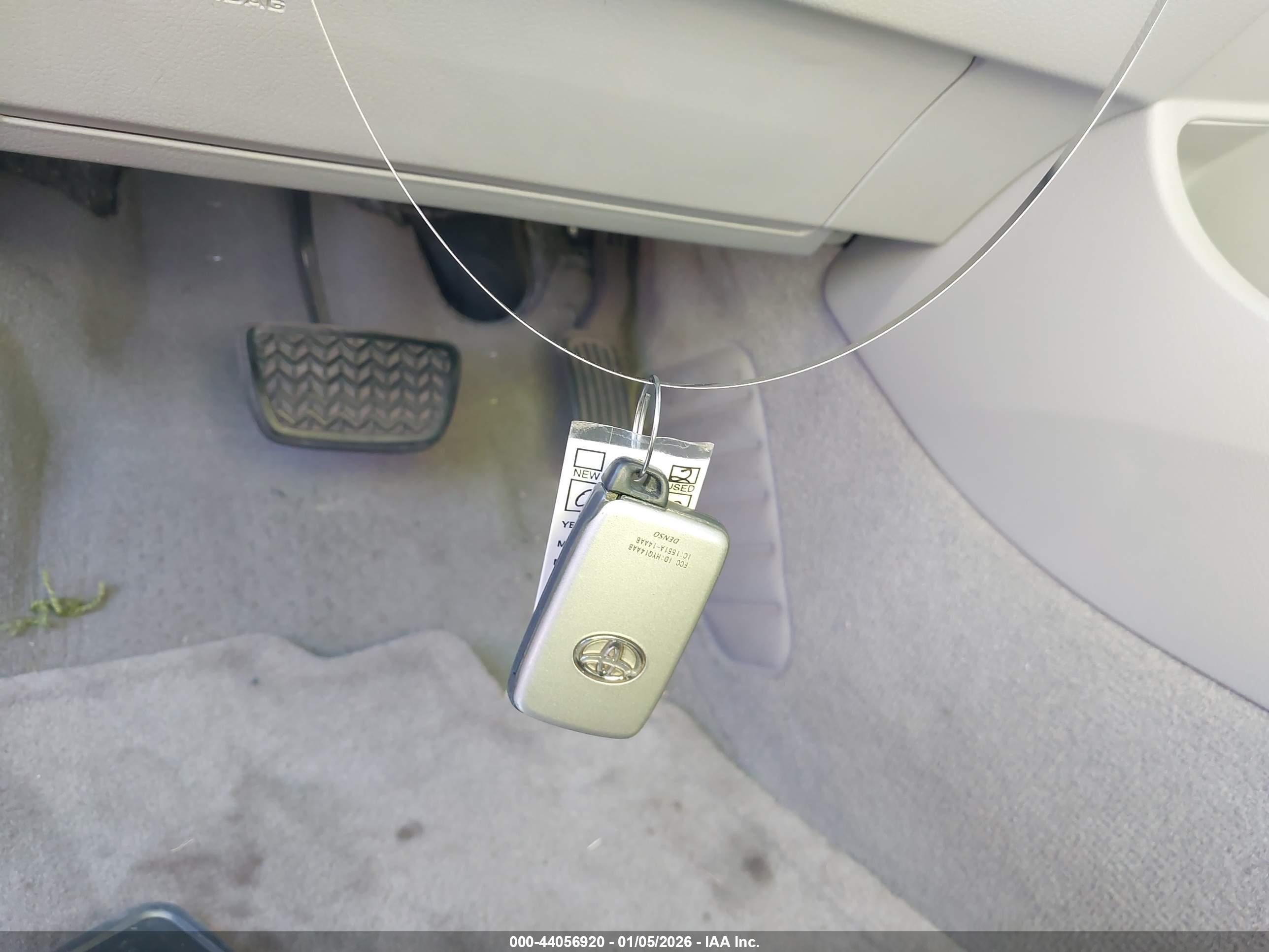 TOYOTA CAMRY image 11