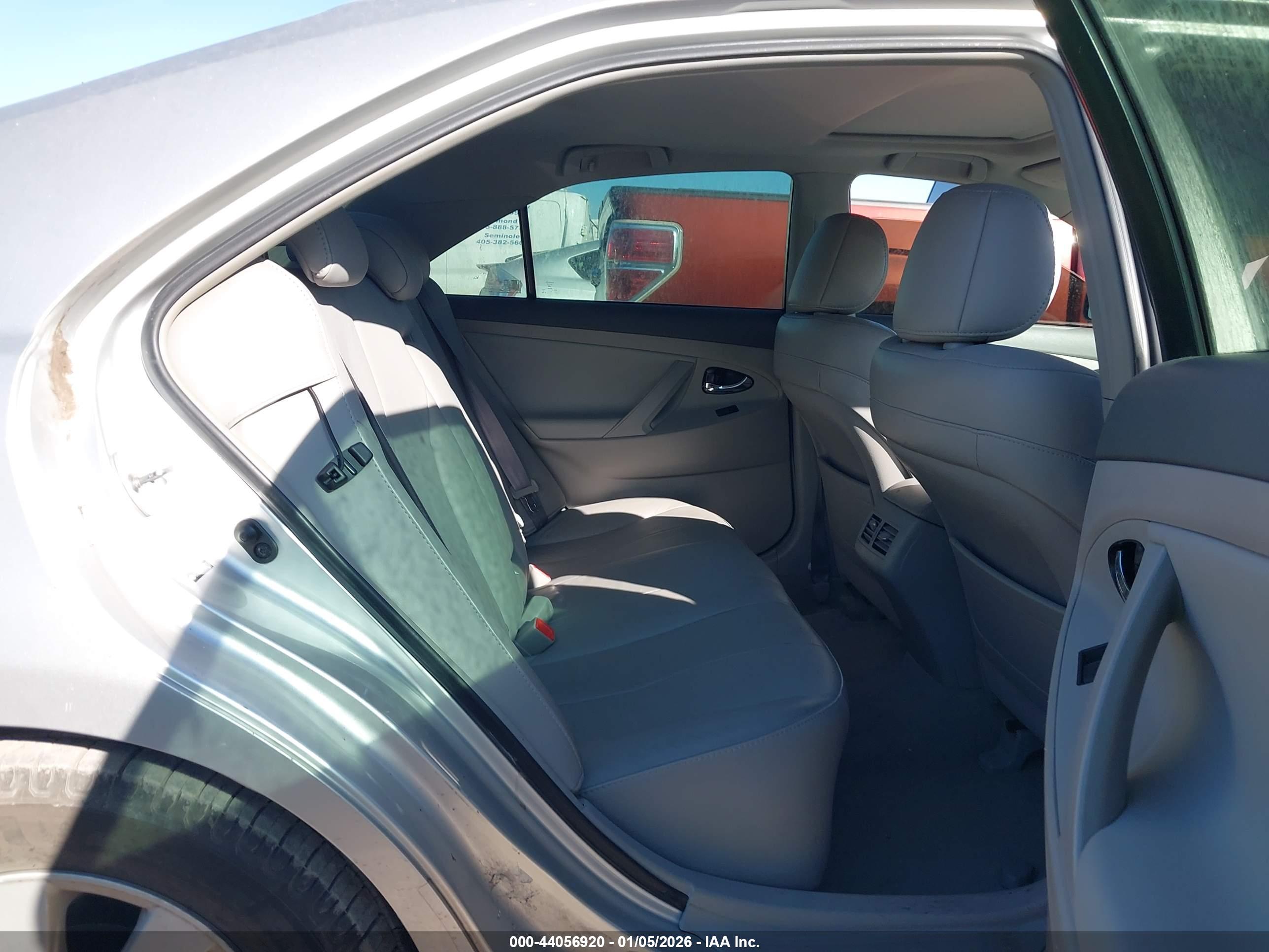 TOYOTA CAMRY image 8