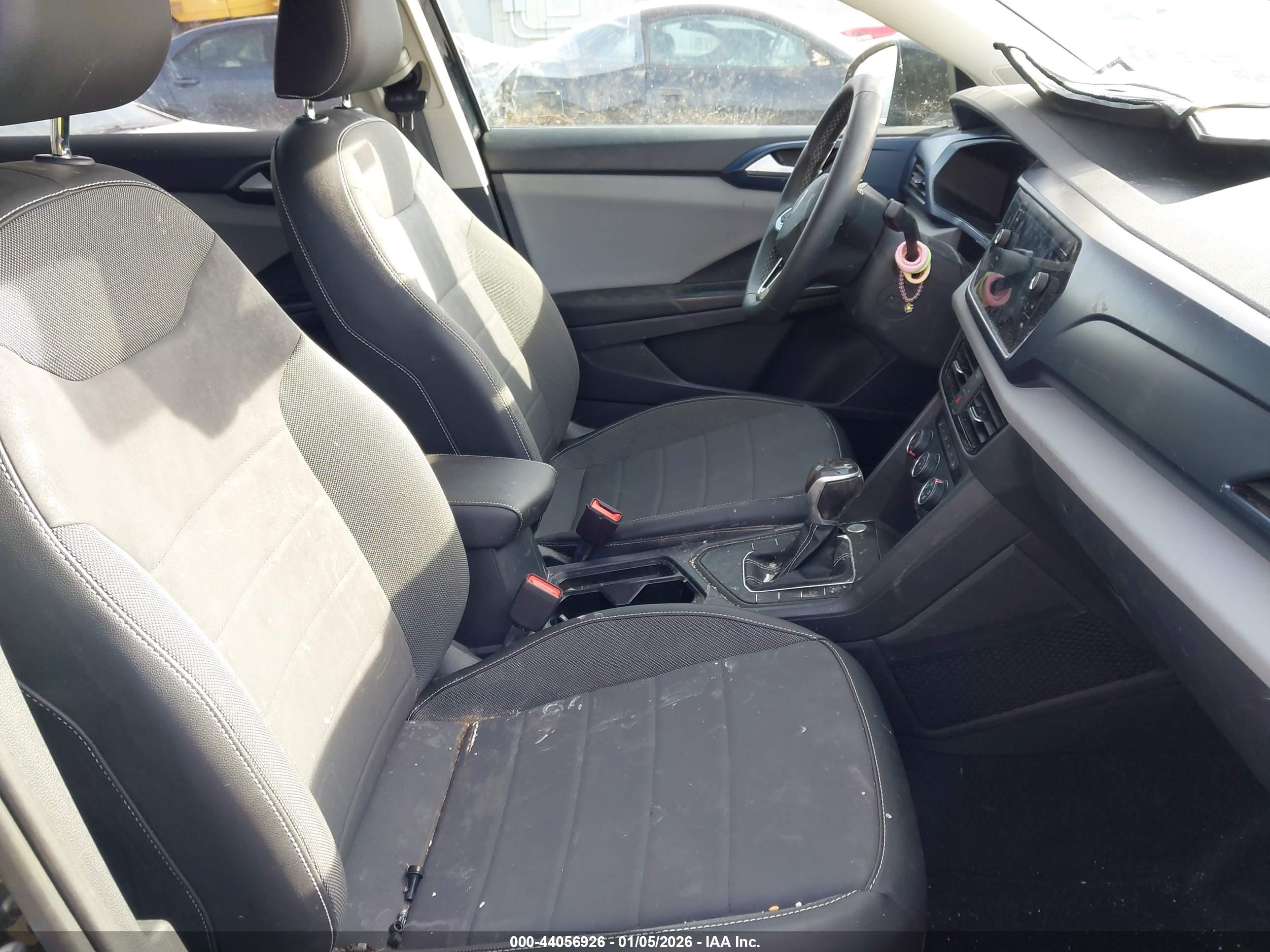 VOLKSWAGEN TAOS image 5