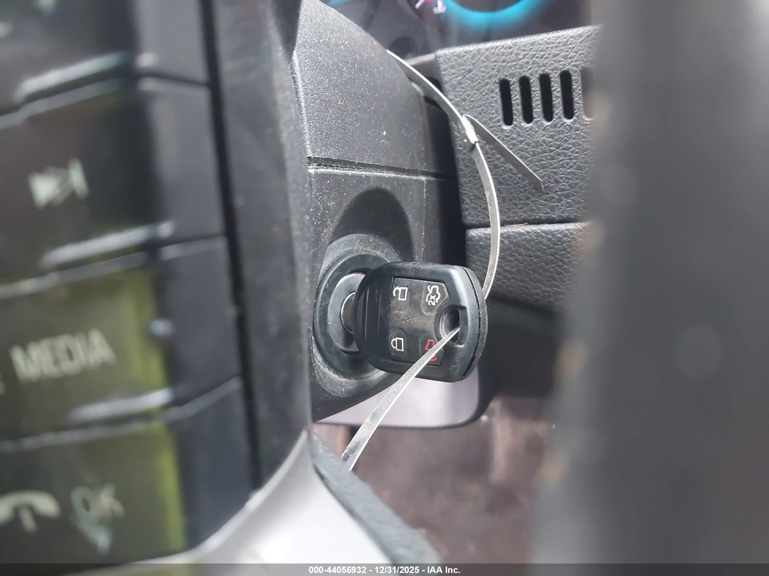 FORD FUSION image 11