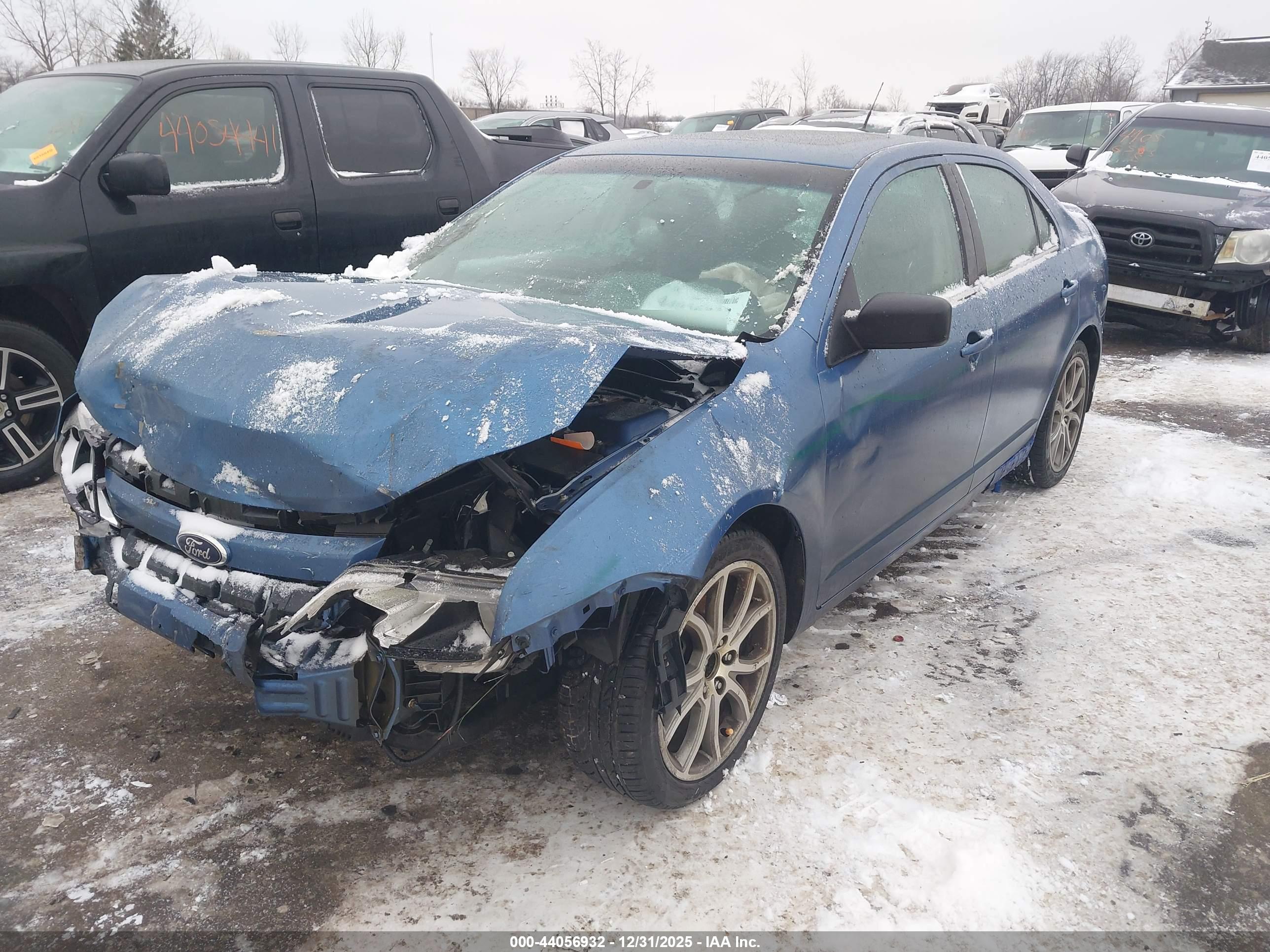 FORD FUSION image 2