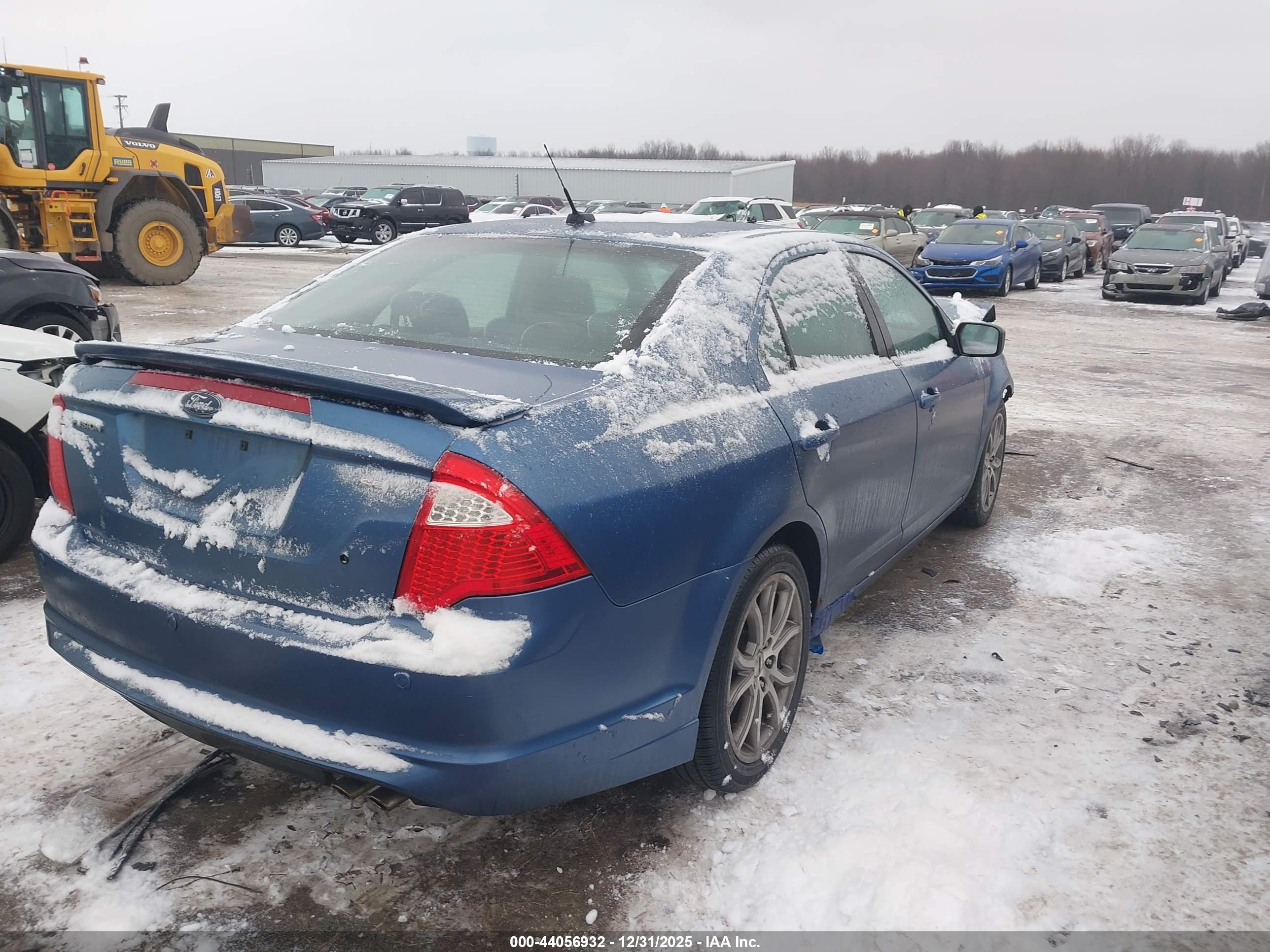 FORD FUSION image 4