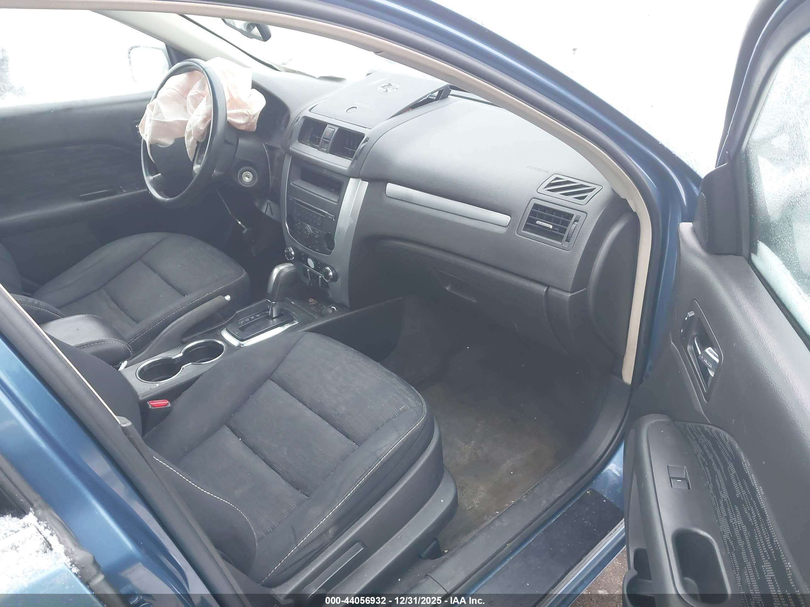 FORD FUSION image 5