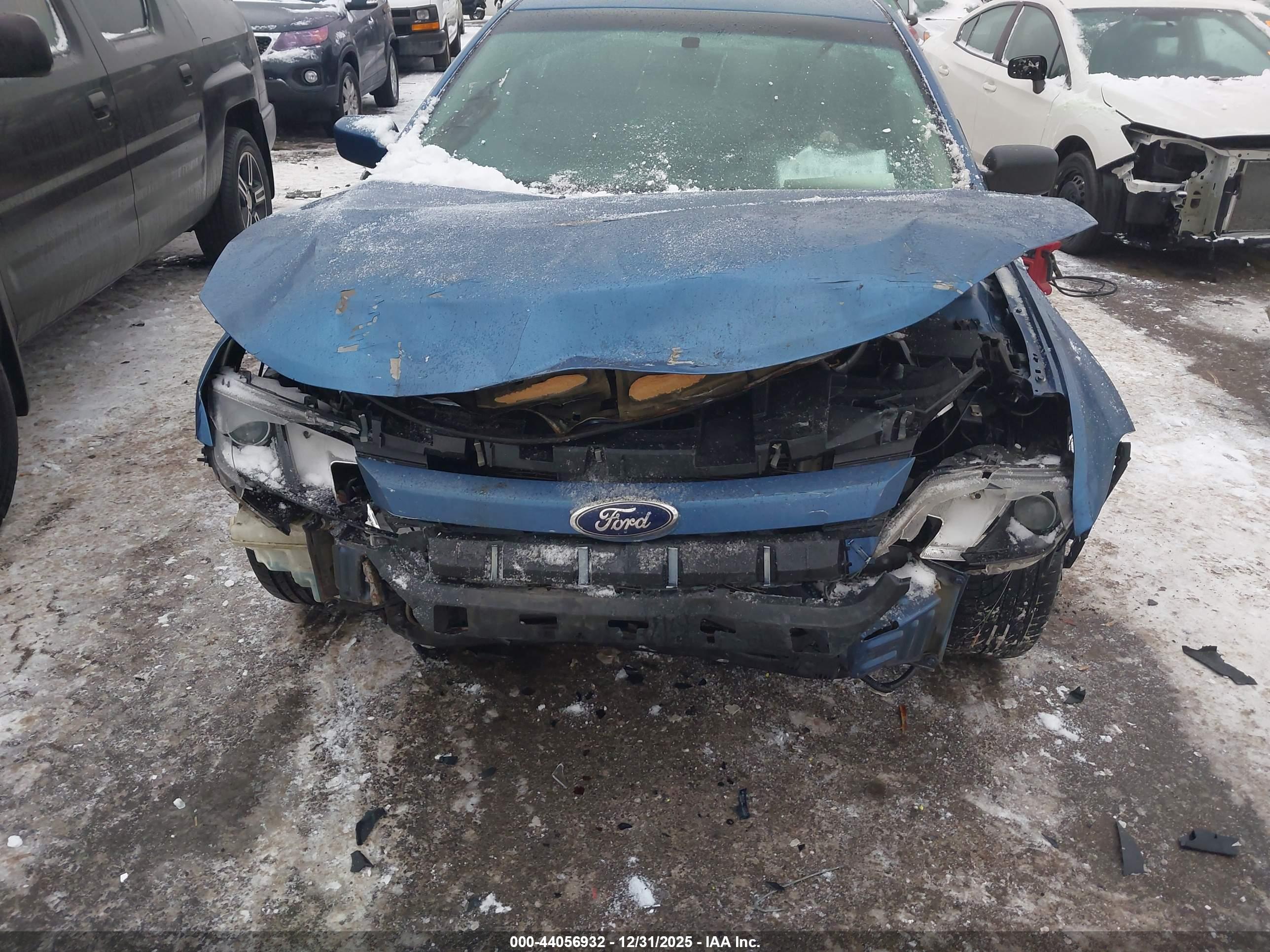 FORD FUSION image 6