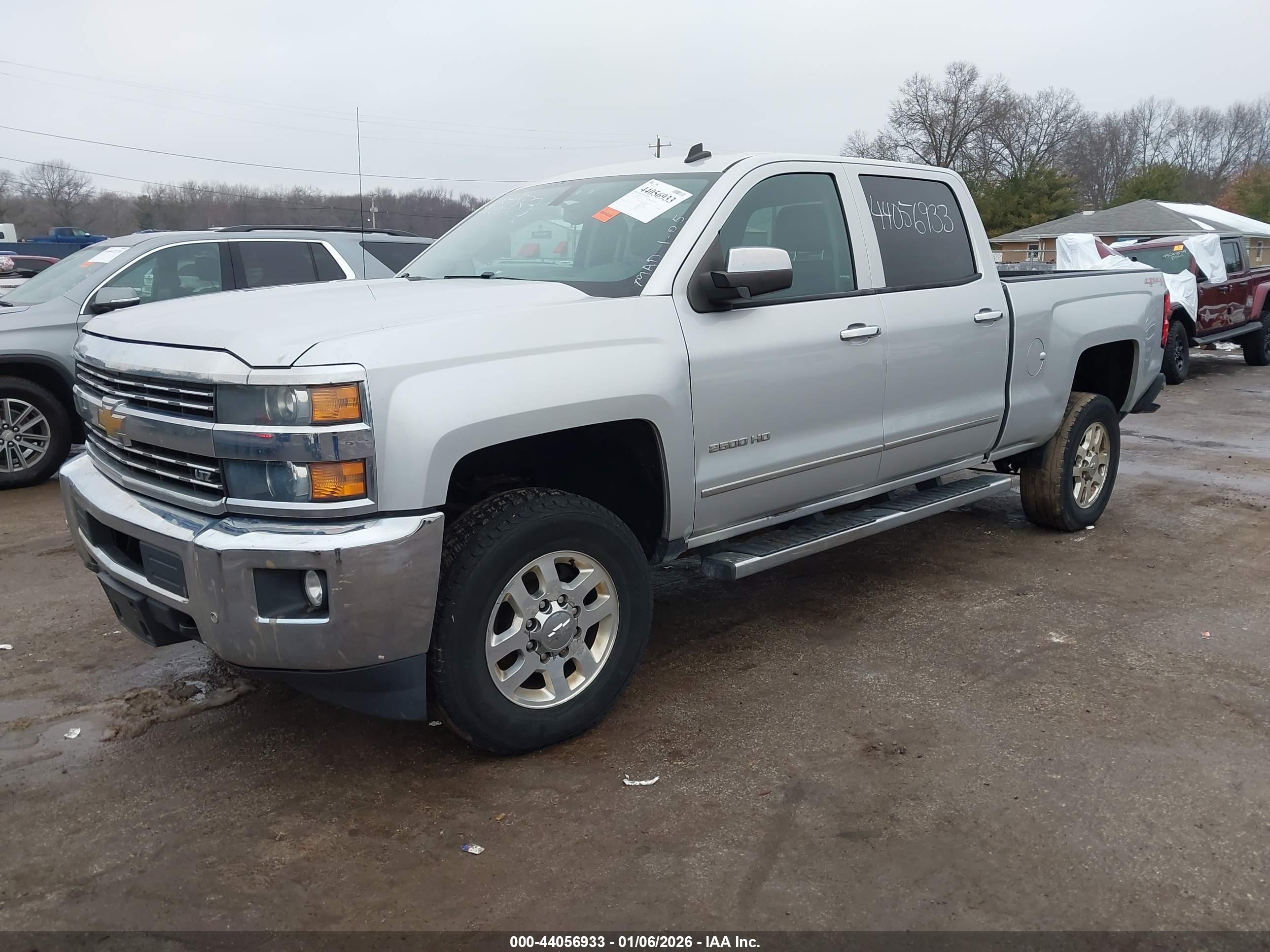 CHEVROLET SILVERADO image 2