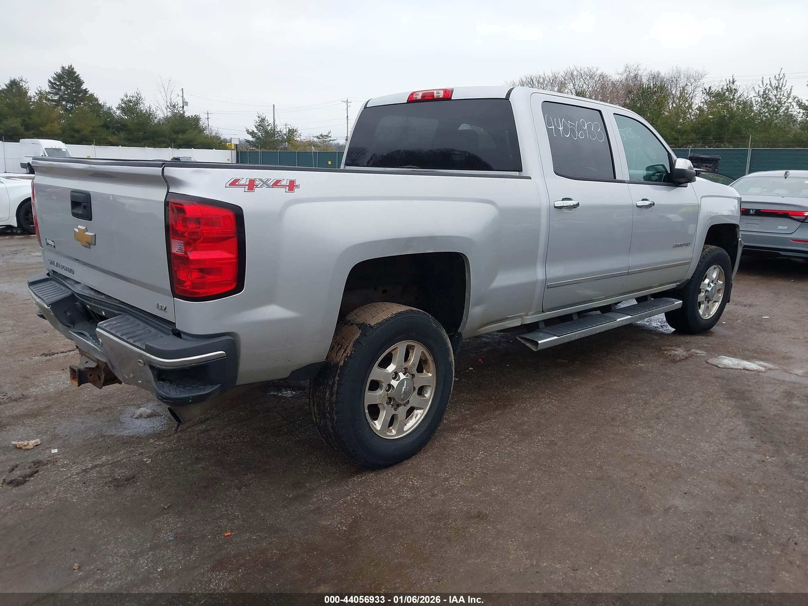 CHEVROLET SILVERADO image 4