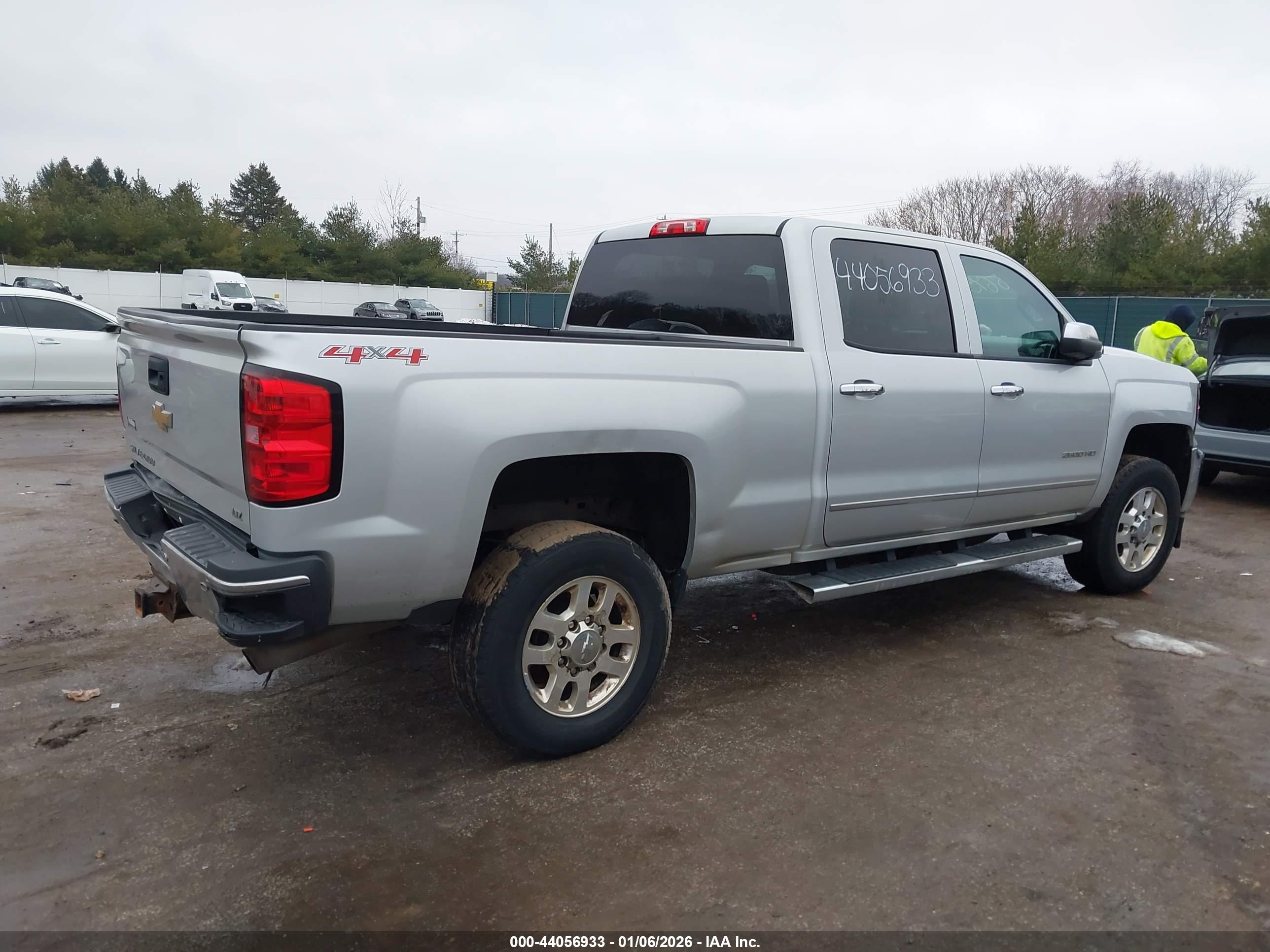 CHEVROLET SILVERADO image 6