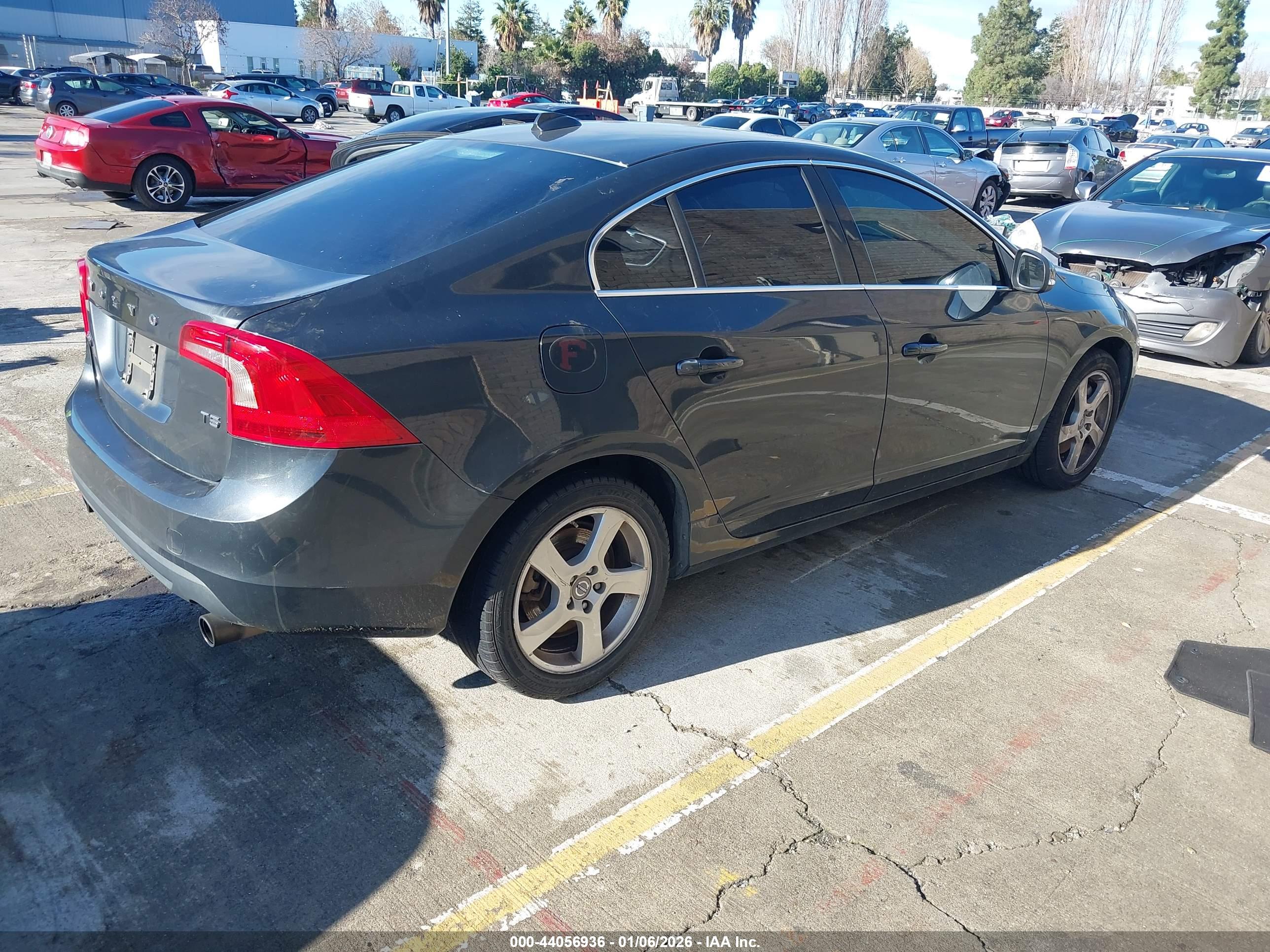 VOLVO S60 image 4