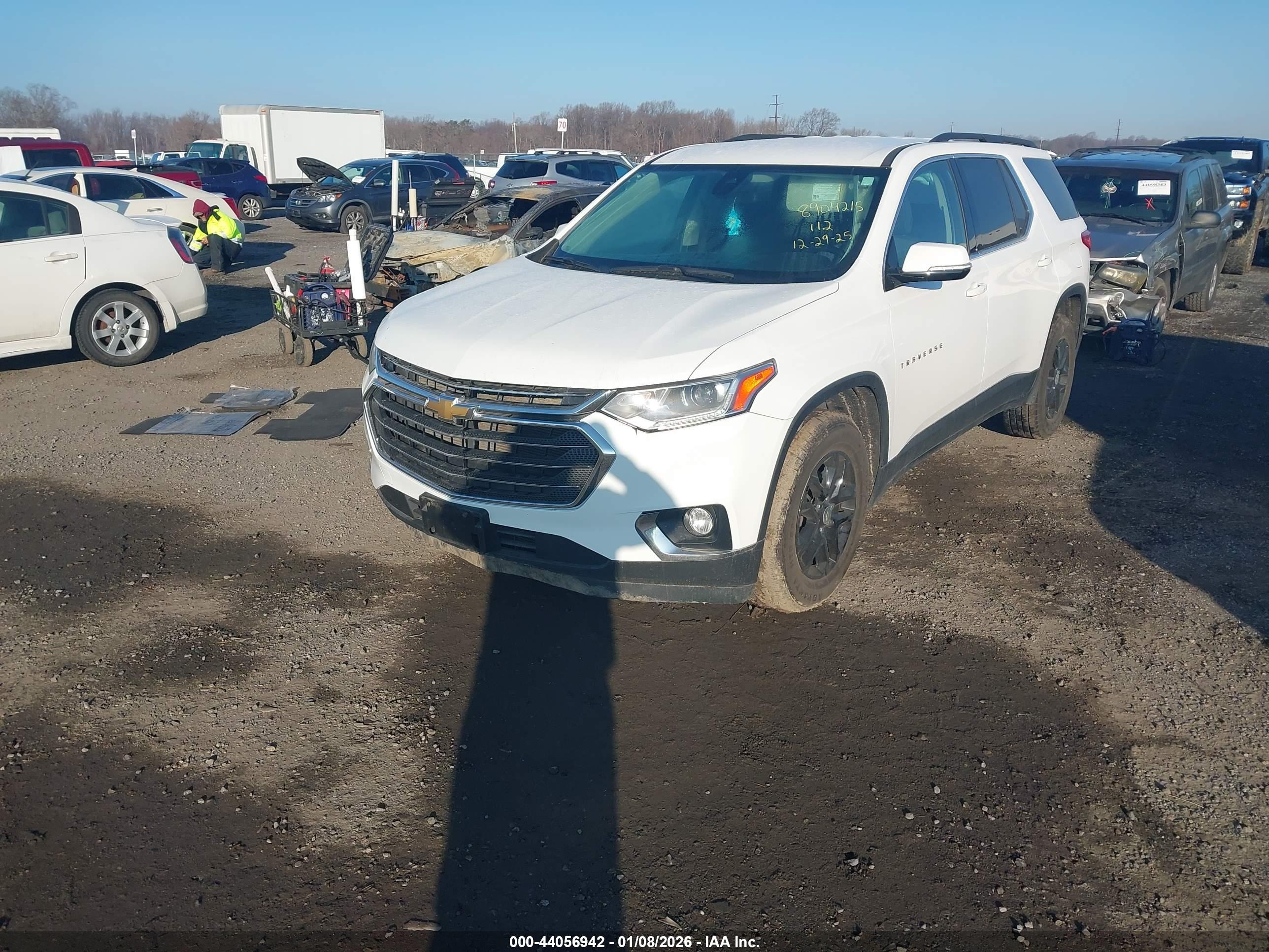 CHEVROLET TRAVERSE image 2